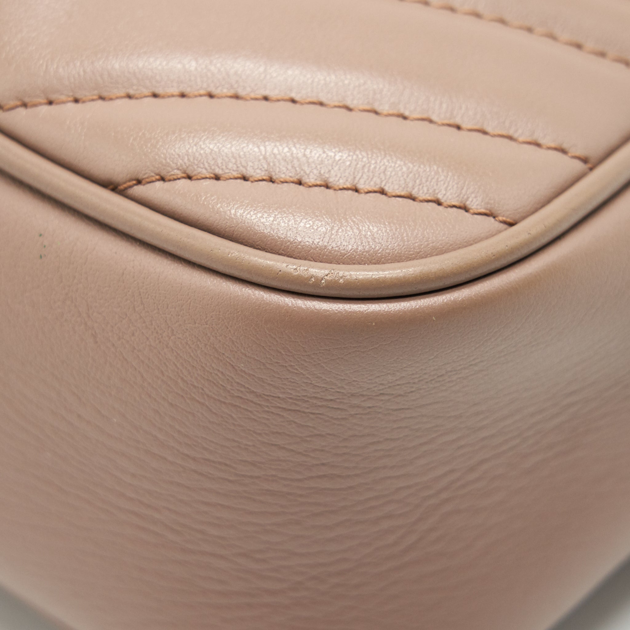 gucci-gg-marmont-small-matelasse-camera-bag-beige-ghw