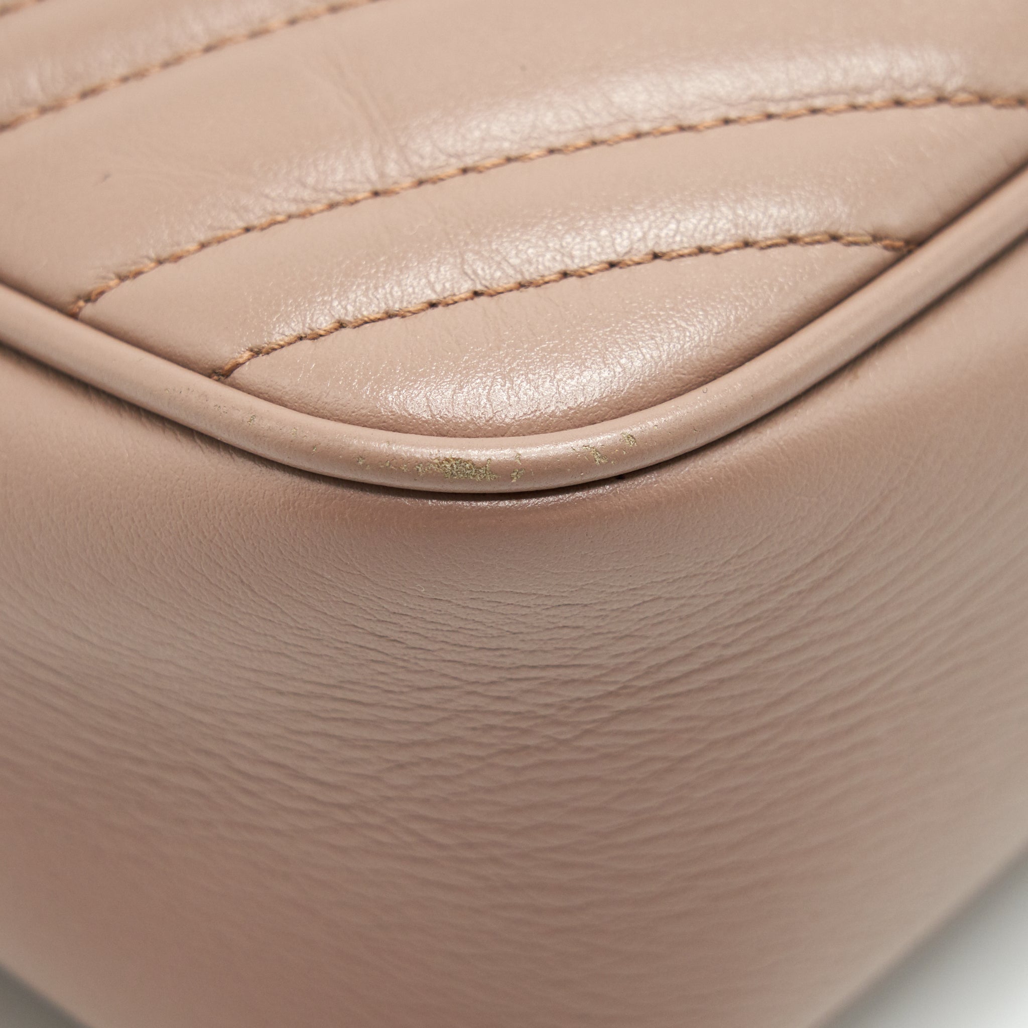 gucci-gg-marmont-small-matelasse-camera-bag-beige-ghw