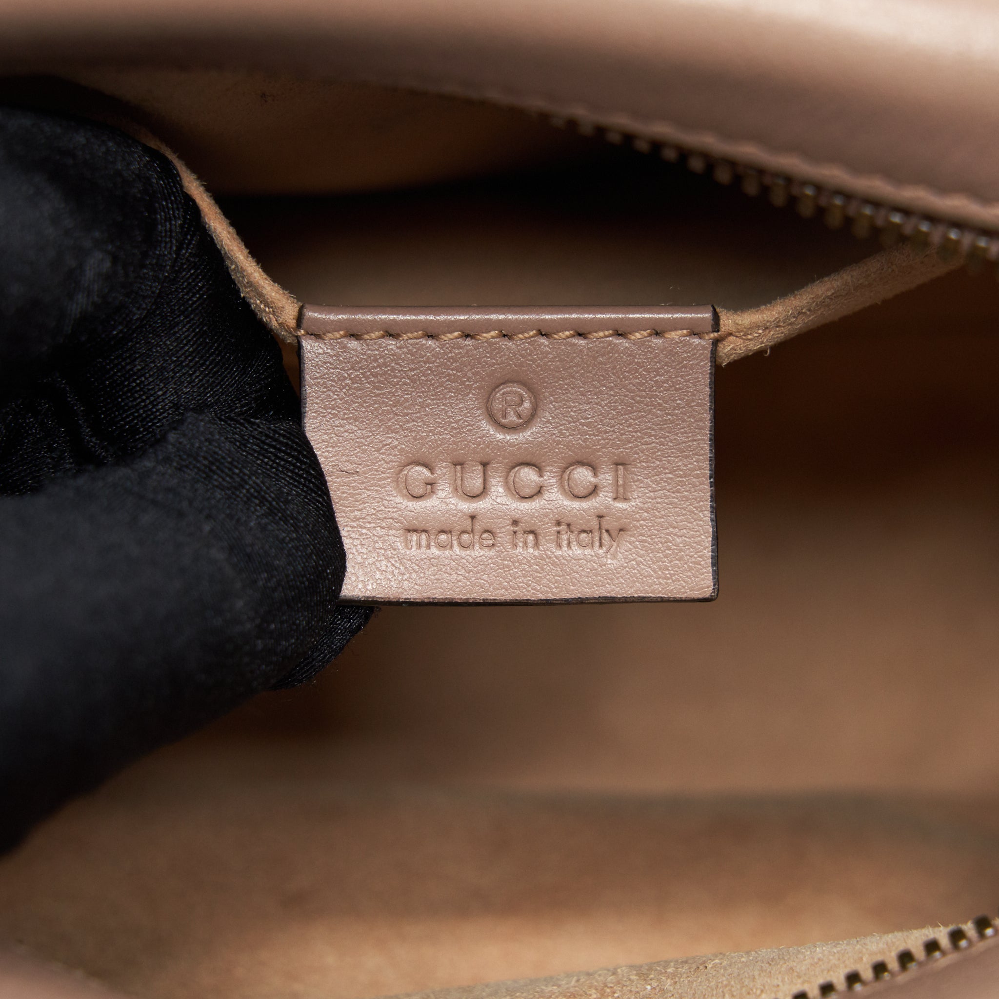 gucci-gg-marmont-small-matelasse-camera-bag-beige-ghw