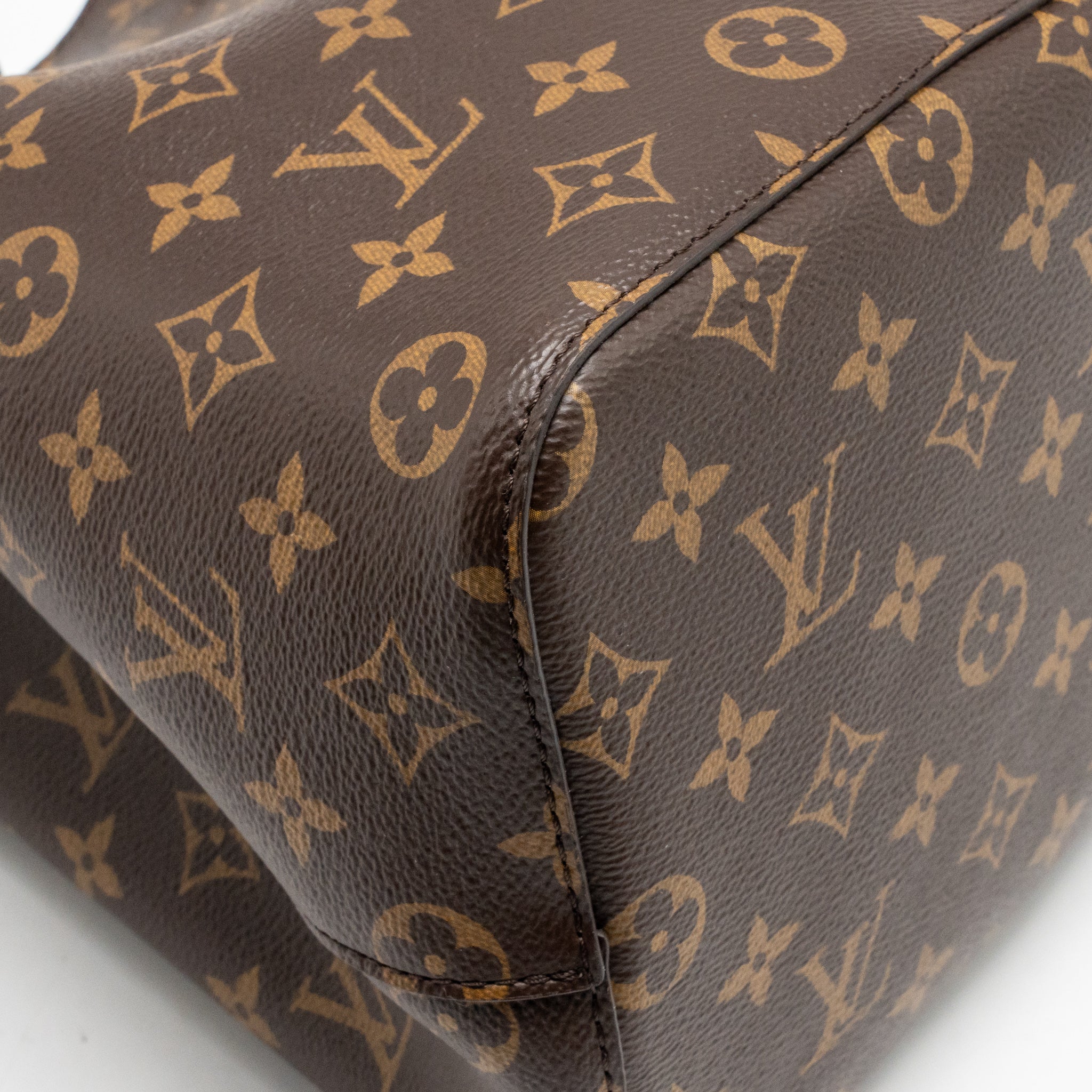 louis-vuitton-neo-noe-monogram-canvas-black-ghw-7
