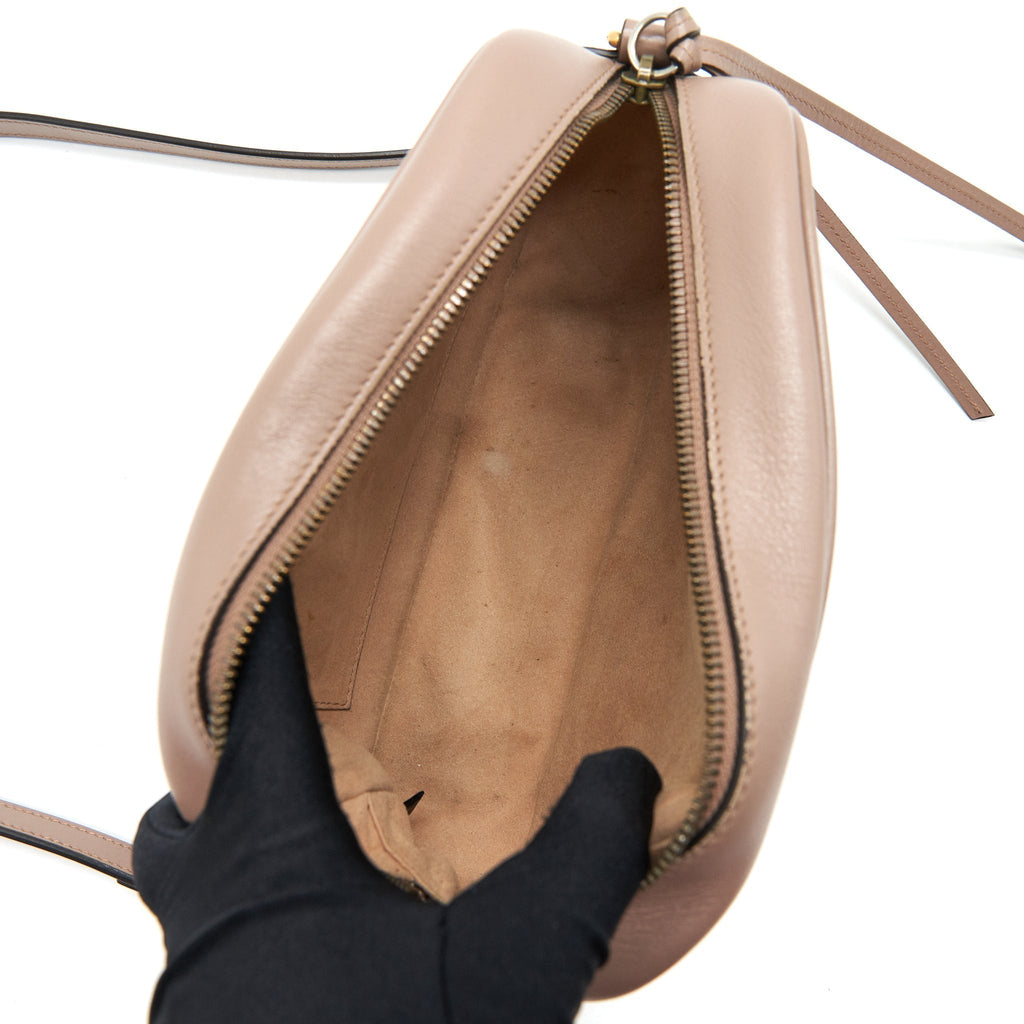 gucci-gg-marmont-small-matelasse-camera-bag-beige-ghw
