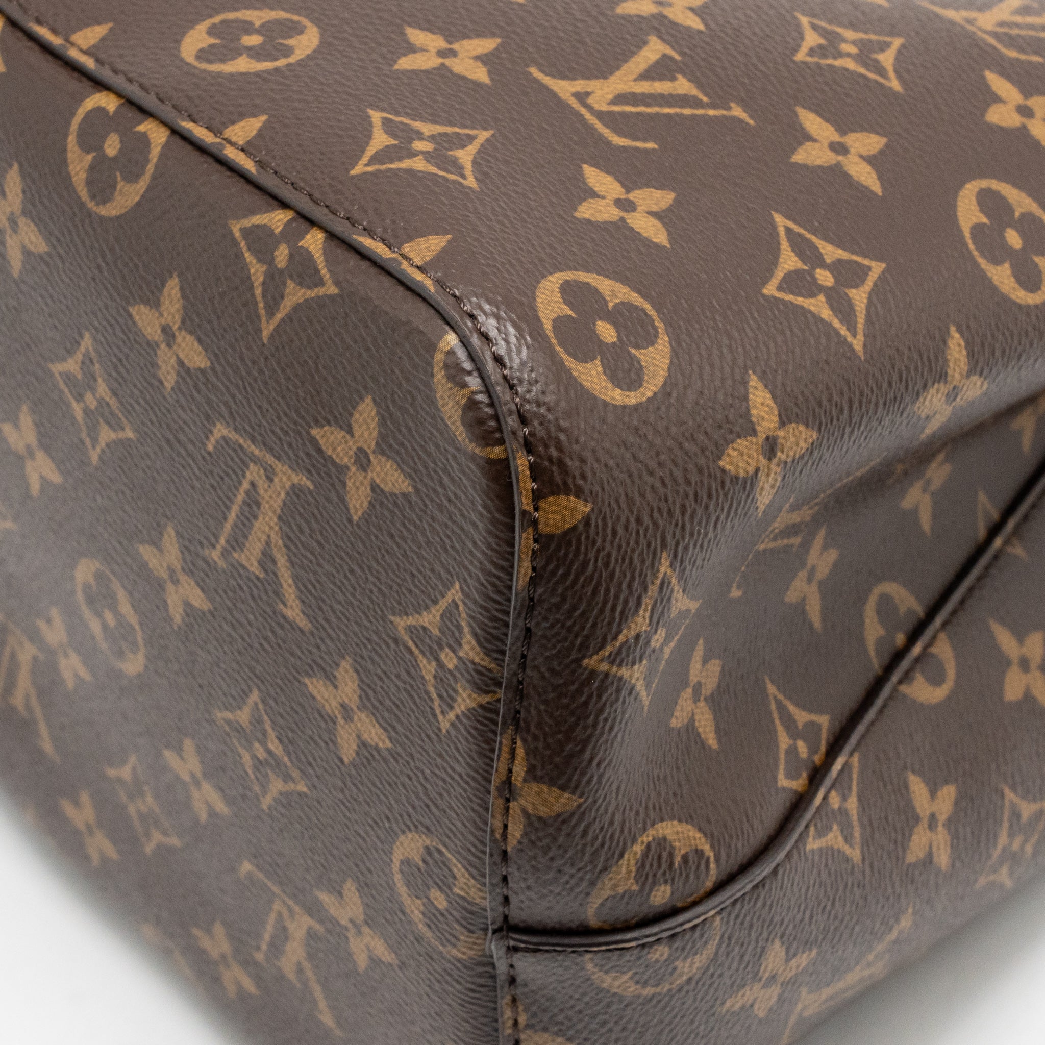 louis-vuitton-neo-noe-monogram-canvas-black-ghw-7