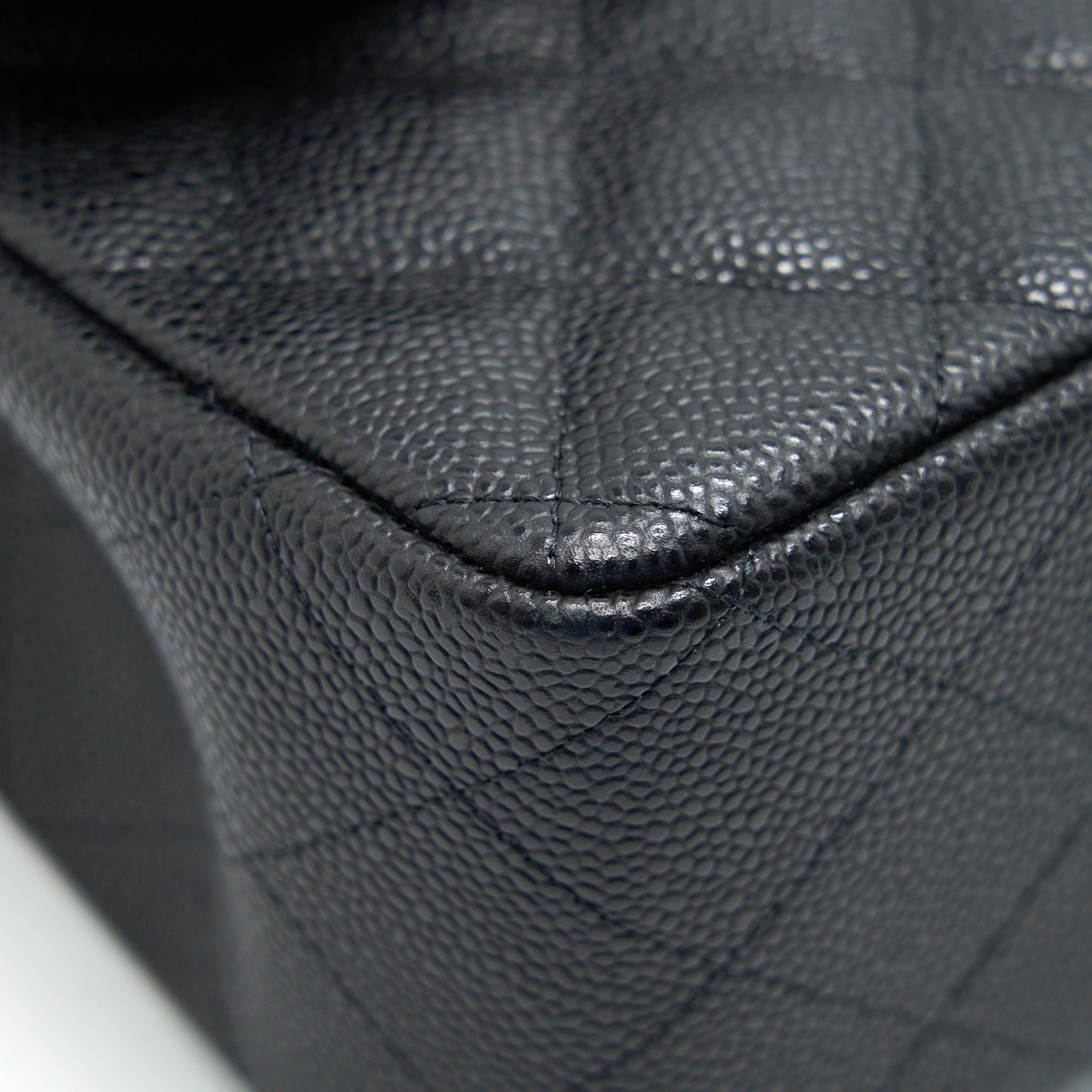 chanel-jumbo-classic-double-flap-caviar-black-ghw