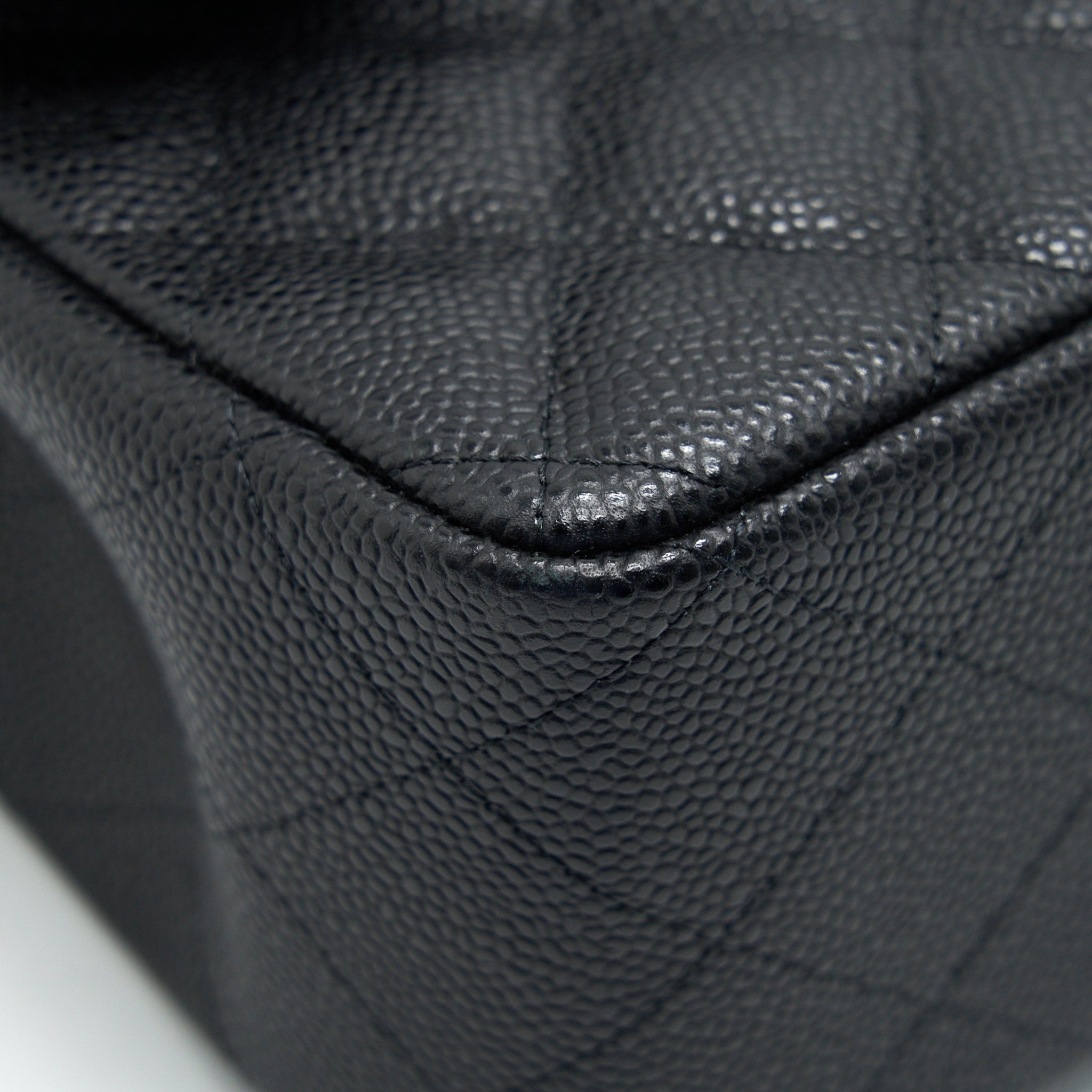 chanel-jumbo-classic-double-flap-caviar-black-ghw