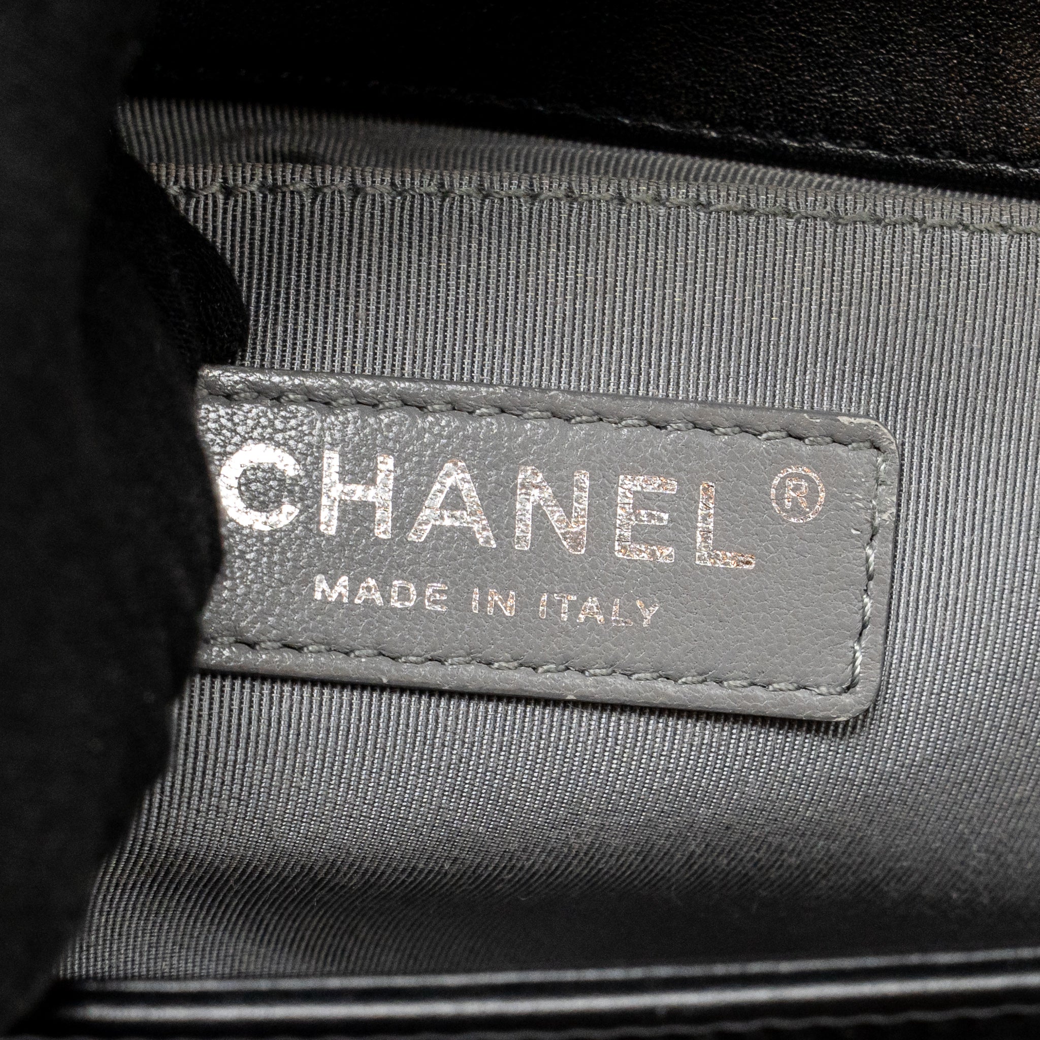 chanel-chevron-medium-bag-calfskin-black-ruthenium-shw