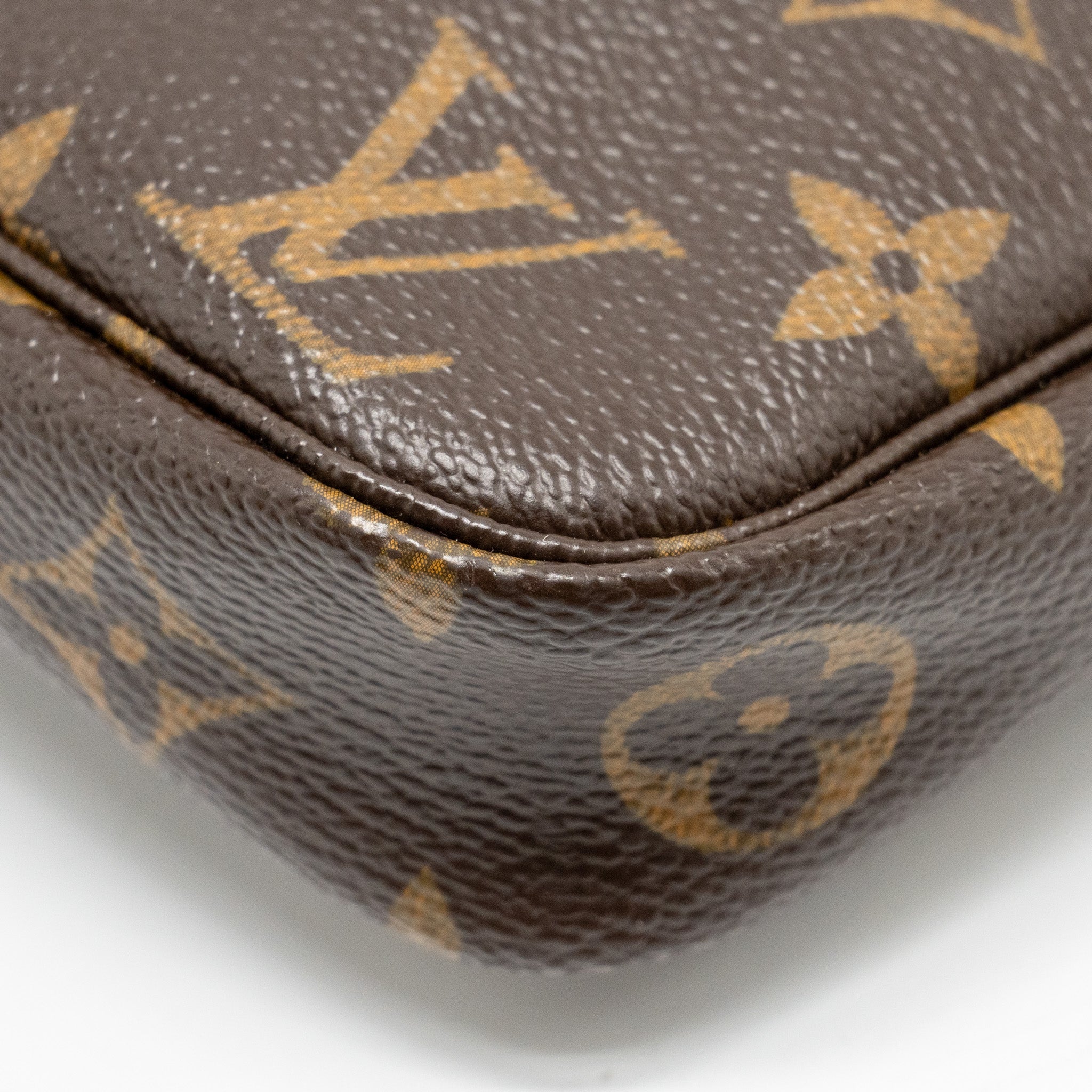 louis-vuitton-pochette-accessories-monogram-canvas-ghw-9