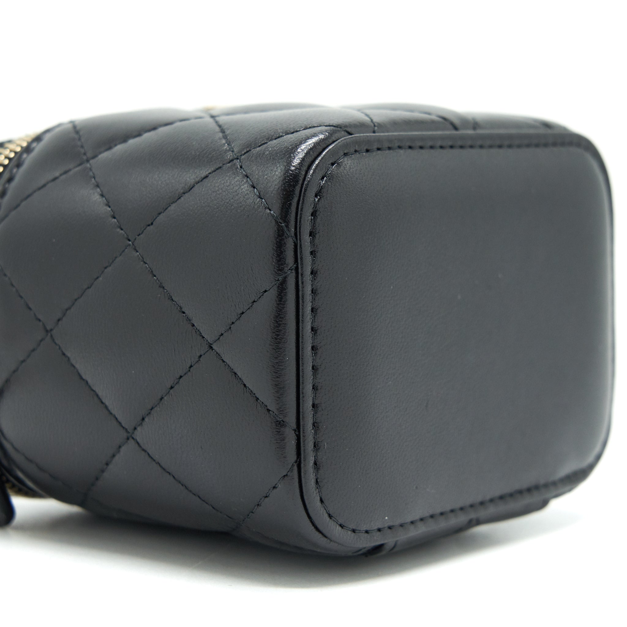 chanel-lambskin-small-handle-vanity-with-chain-black-ghw