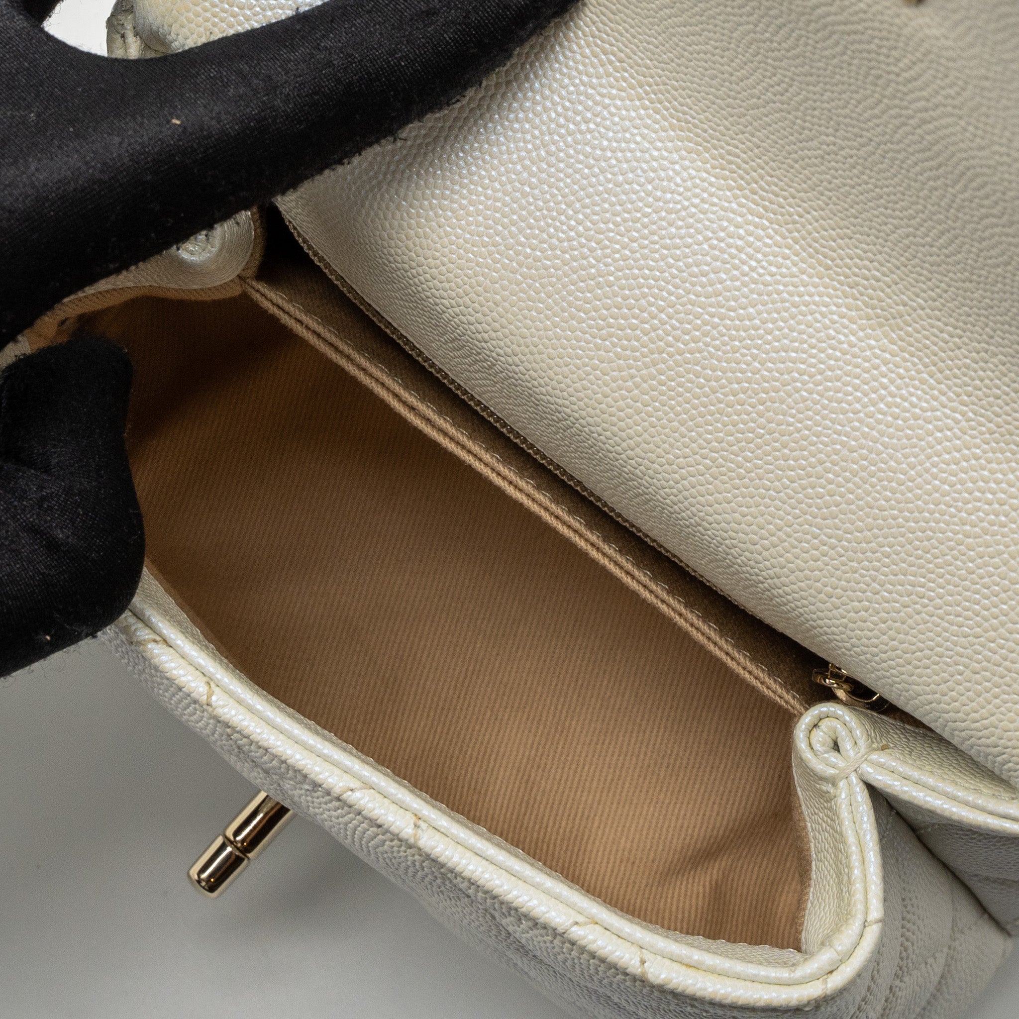 chanel-mini-coco-handle-caviar-iridescent-white-lghw