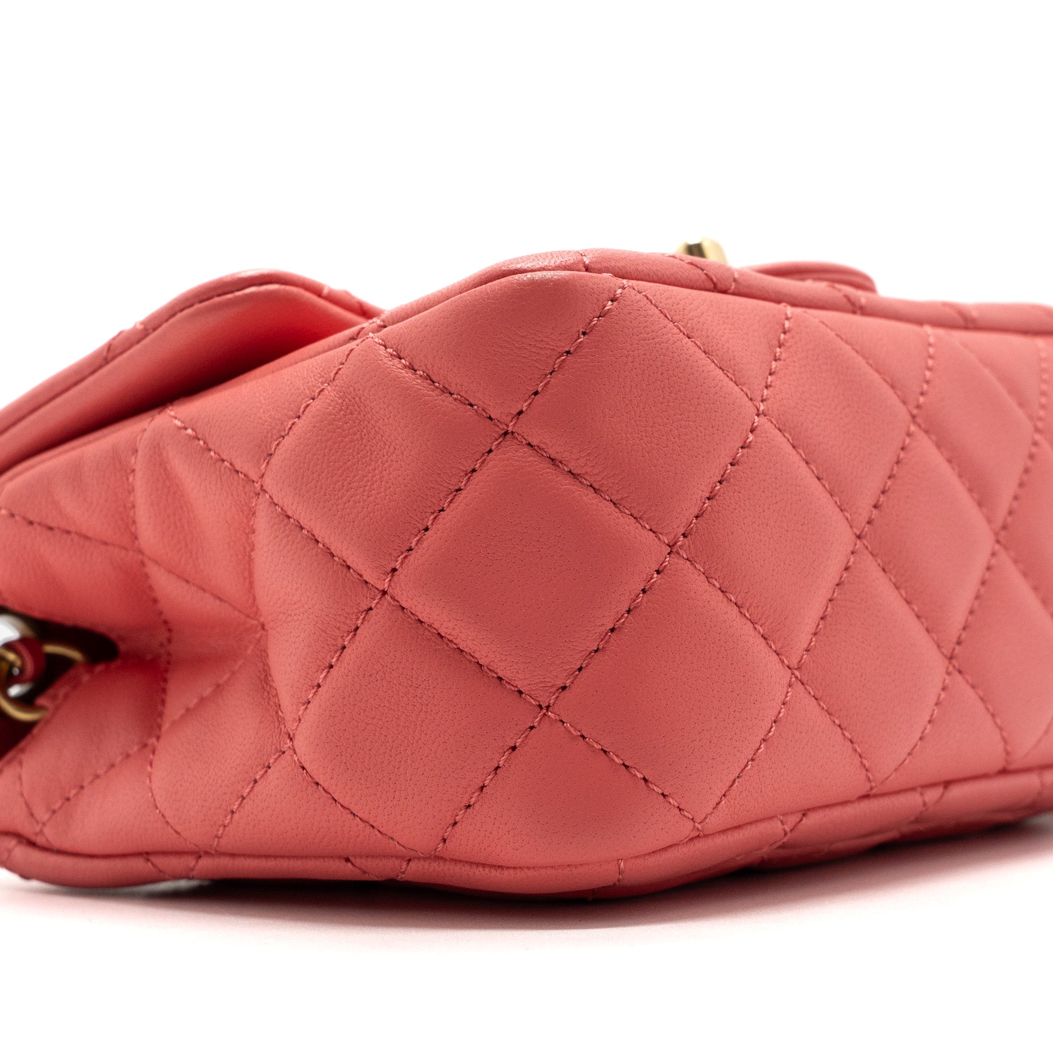 chanel-top-handle-long-vanity-with-chain-lambskin-black-lghwmicrochip-1