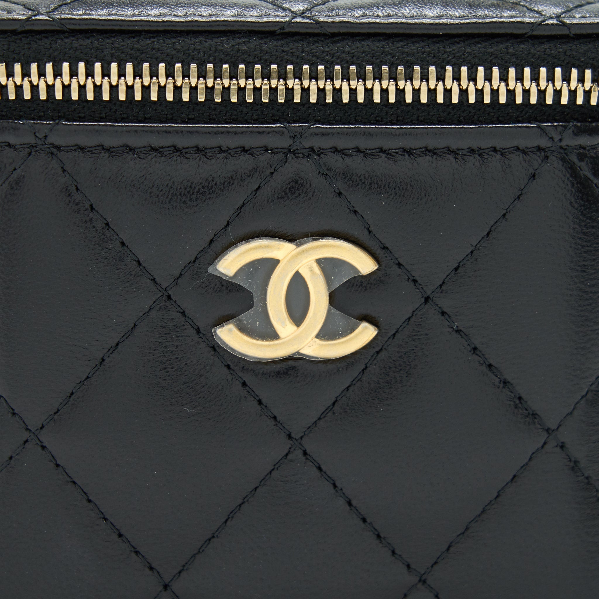 chanel-lambskin-small-handle-vanity-with-chain-black-ghw
