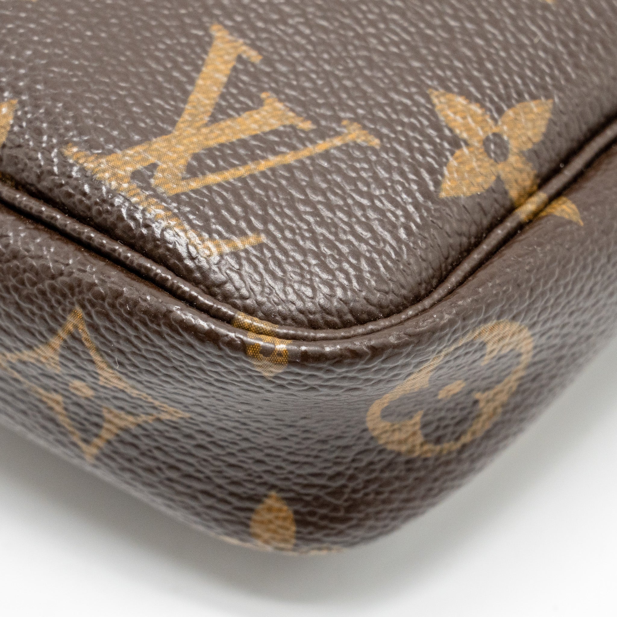 louis-vuitton-pochette-accessories-monogram-canvas-ghw-9