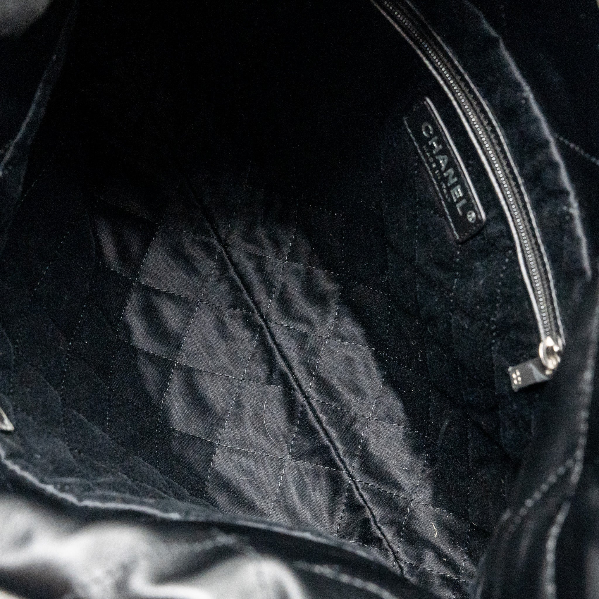 chanel-small-22-shiny-calfskin-black-shw-microchip