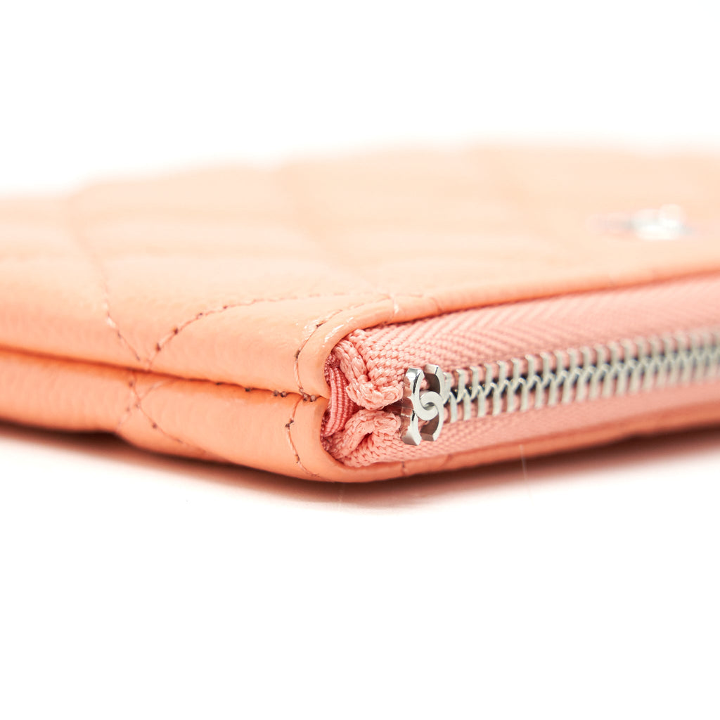 chanel-mini-ocase-zip-pouch-in-coral-caviar