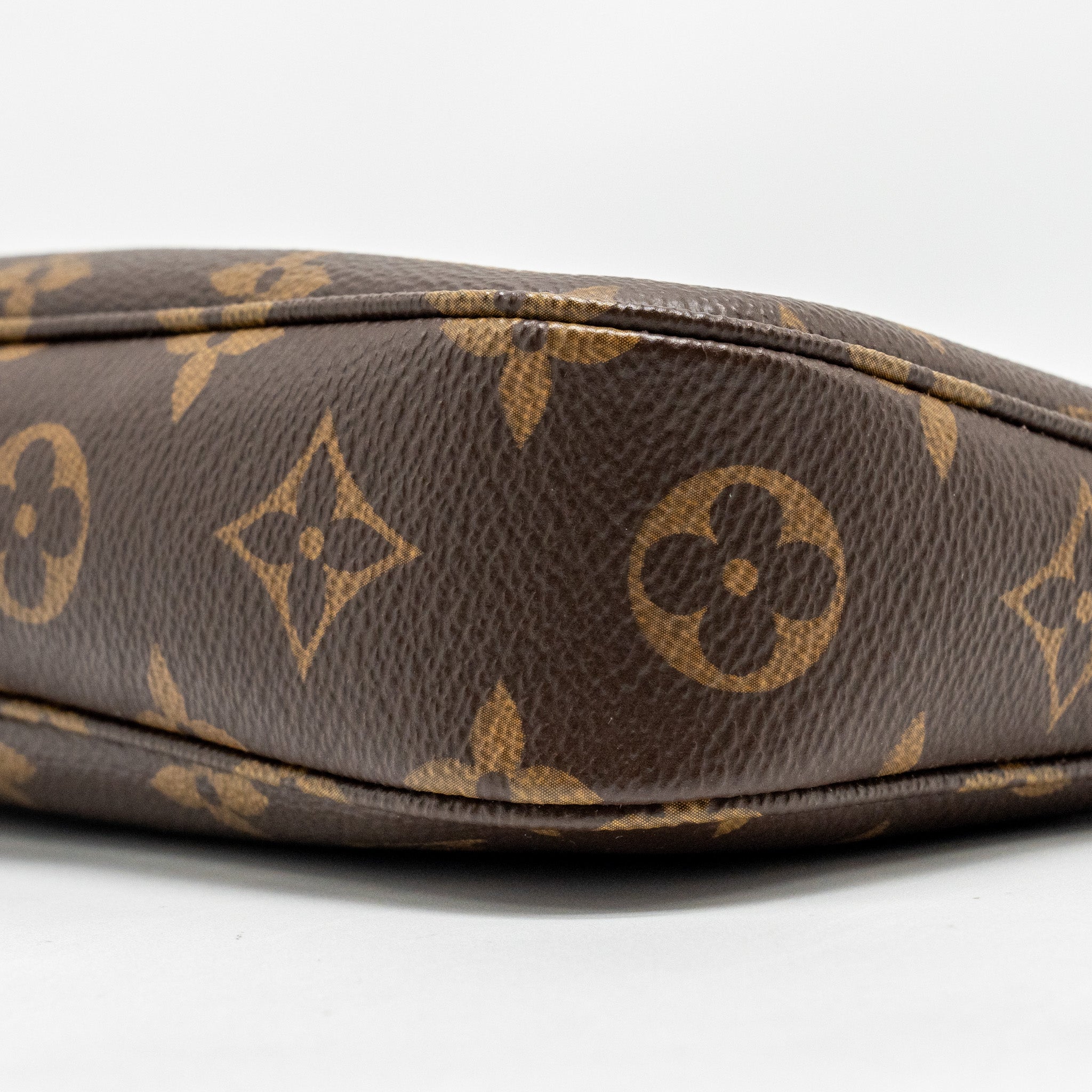 louis-vuitton-pochette-accessories-monogram-canvas-ghw-8