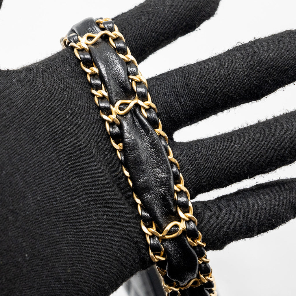 chanel-23k-19-hobo-bag-calfskin-black-ghwmicrochip