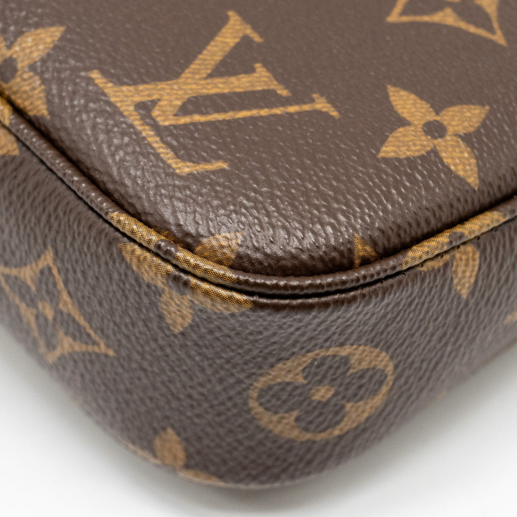 louis-vuitton-pochette-accessories-monogram-canvas-ghw-8