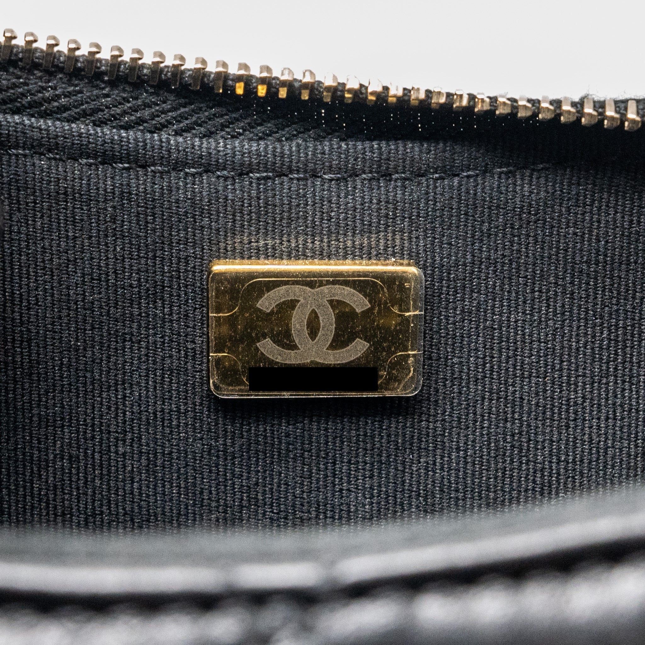chanel-23k-19-hobo-bag-calfskin-black-ghwmicrochip