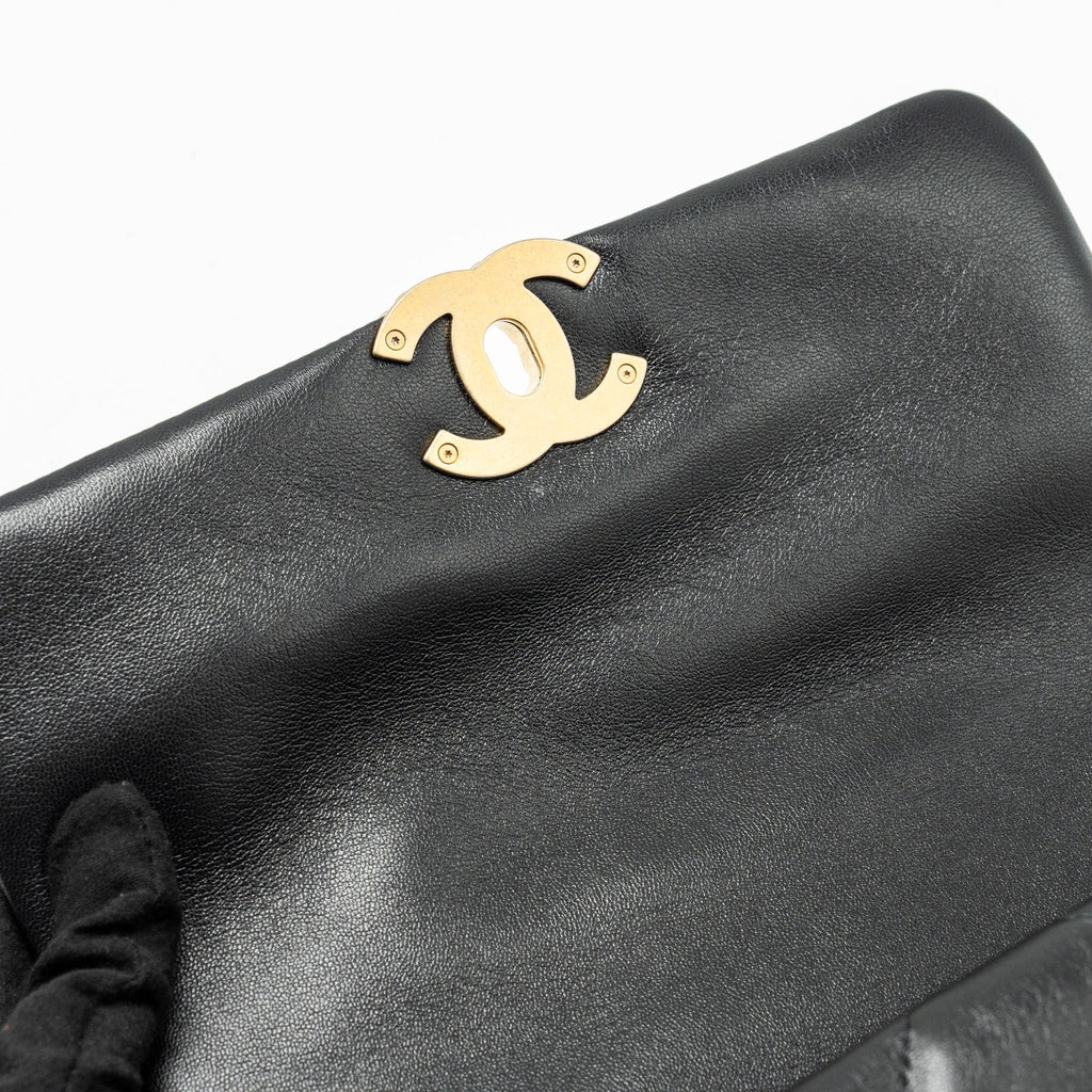 chanel-small-19-bag-lambskin-black-multicolor-hardware