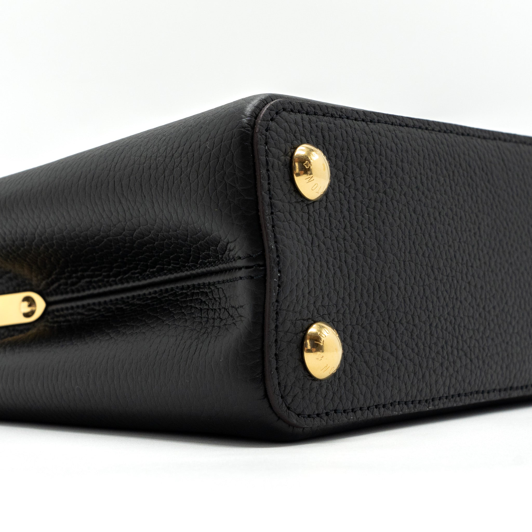 louis-vuitton-capucines-bb-taurillon-black-ghwnew-version
