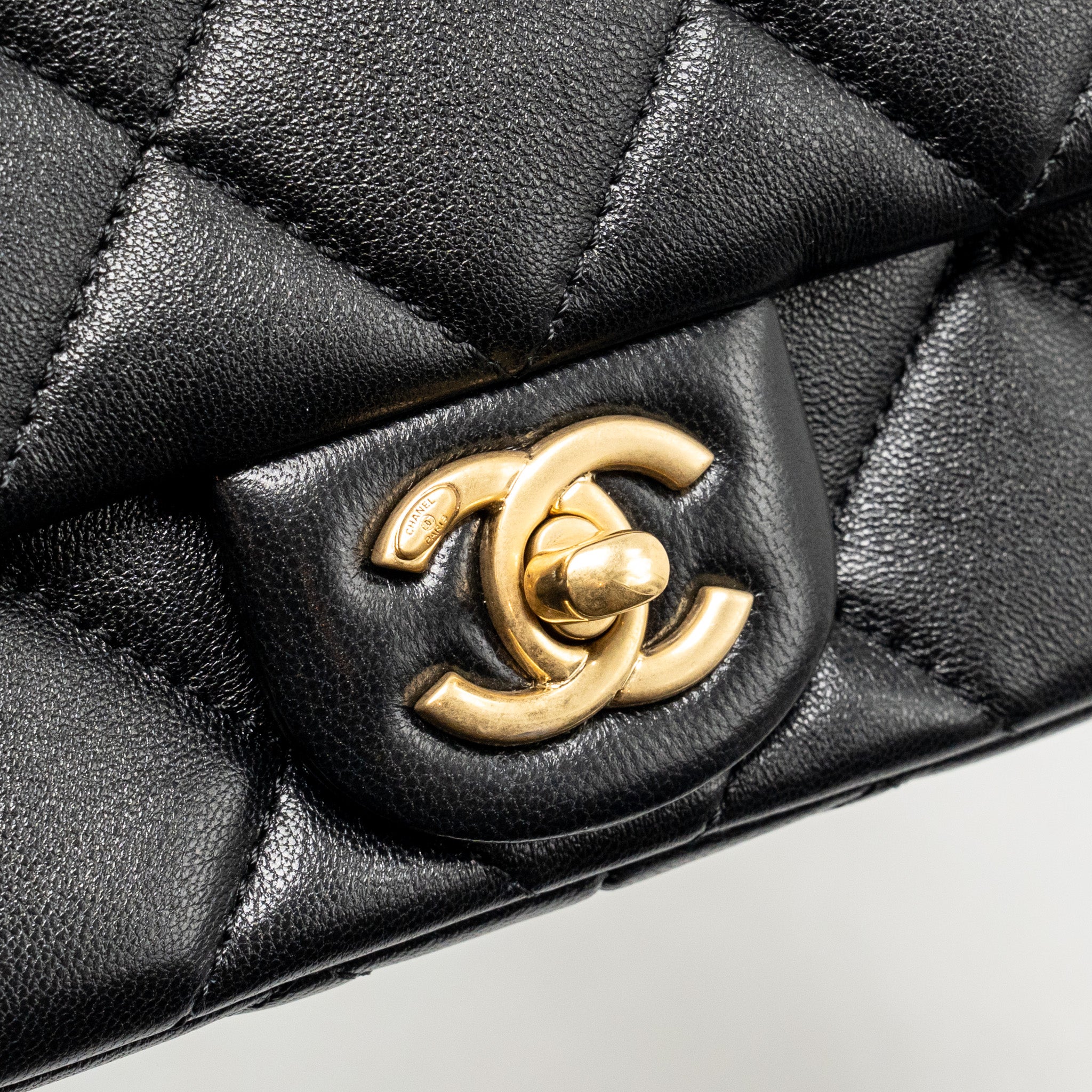 chanel-pearl-crush-mini-square-flap-bag-lambskin-black-ghw-microchip-copy