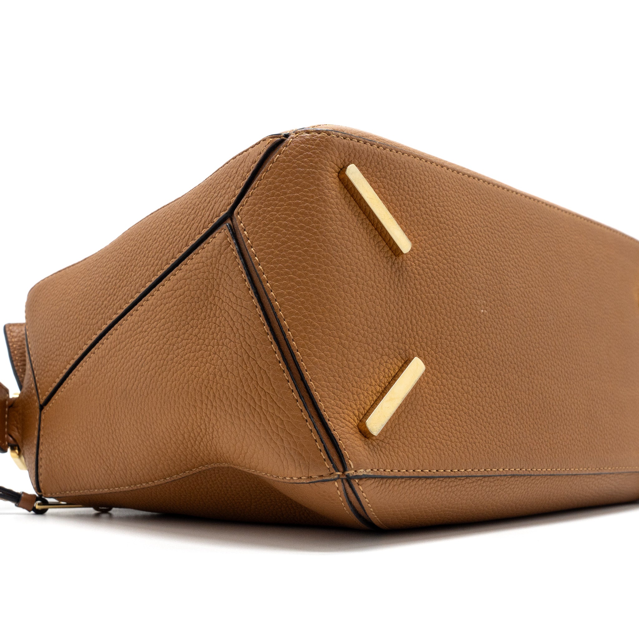 loewe-puzzle-bag-in-grained-calfskin-gold-ghw