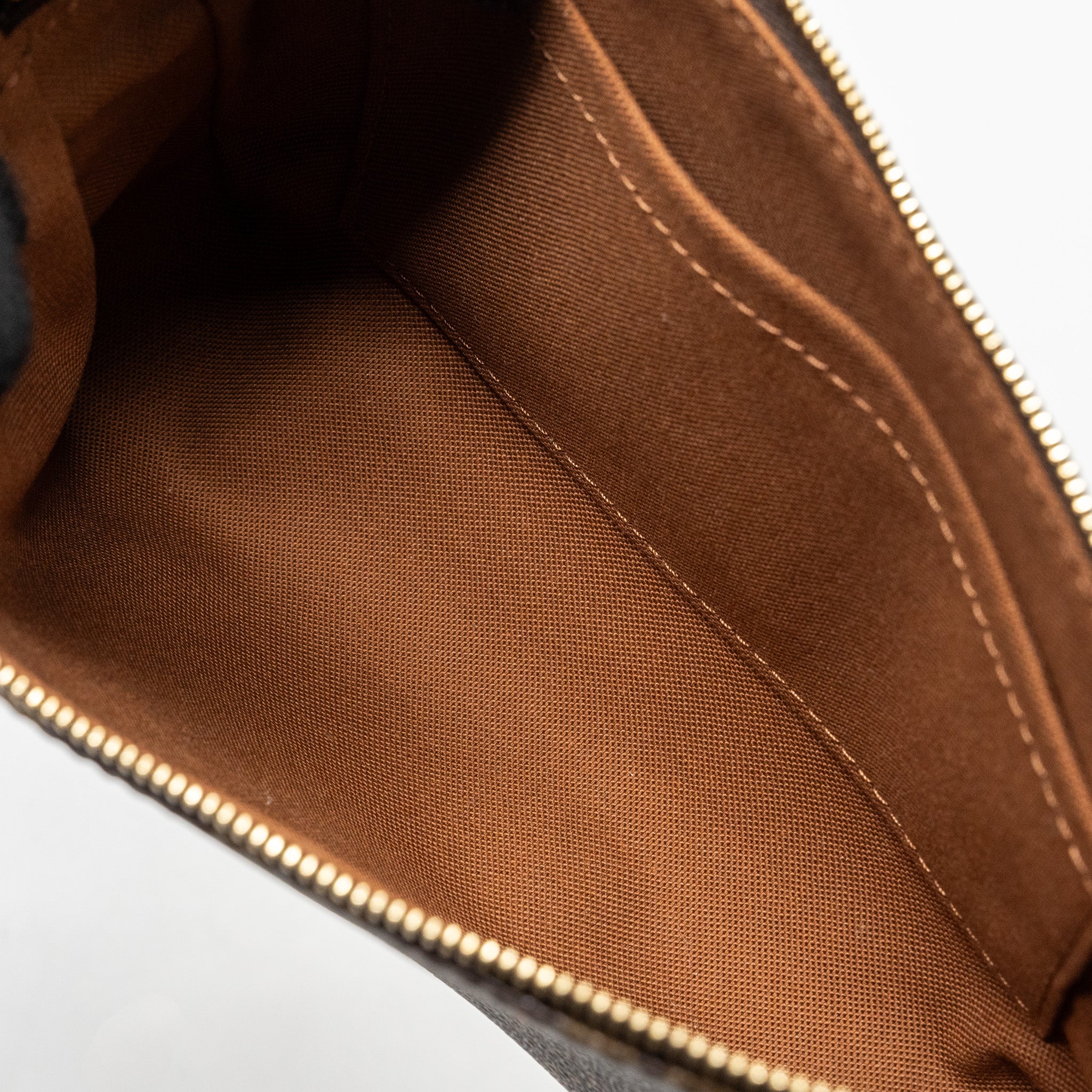 louis-vuitton-pochette-accessories-monogram-canvas-ghw-5