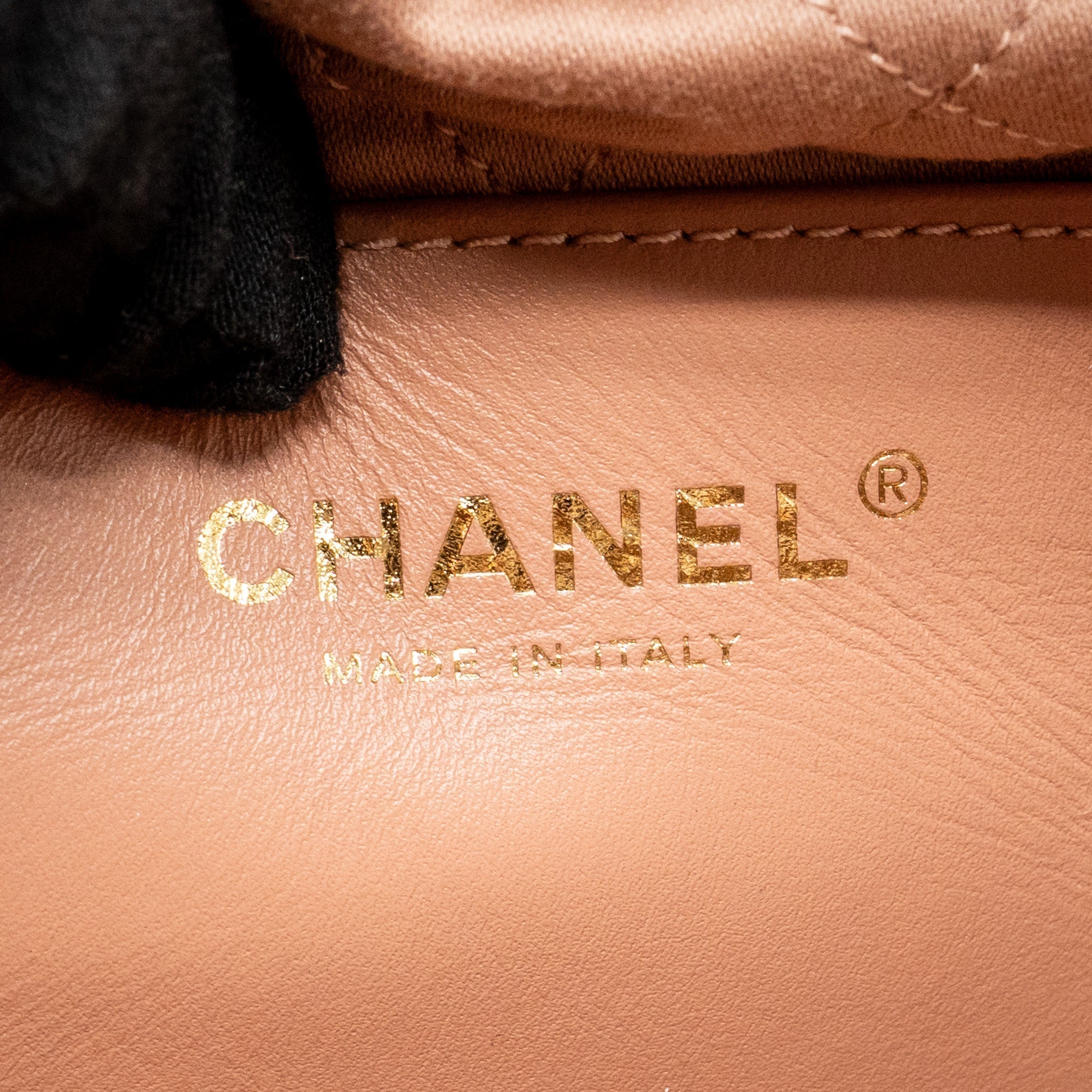 chanel-mini-22-bag-shiny-calfskin-light-pink-lghw-microchip-copy-1