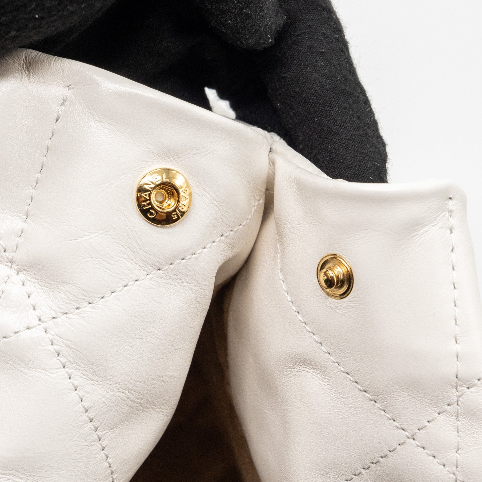 chanel-medium-22-bag-calfskin-white-ghw-microchip
