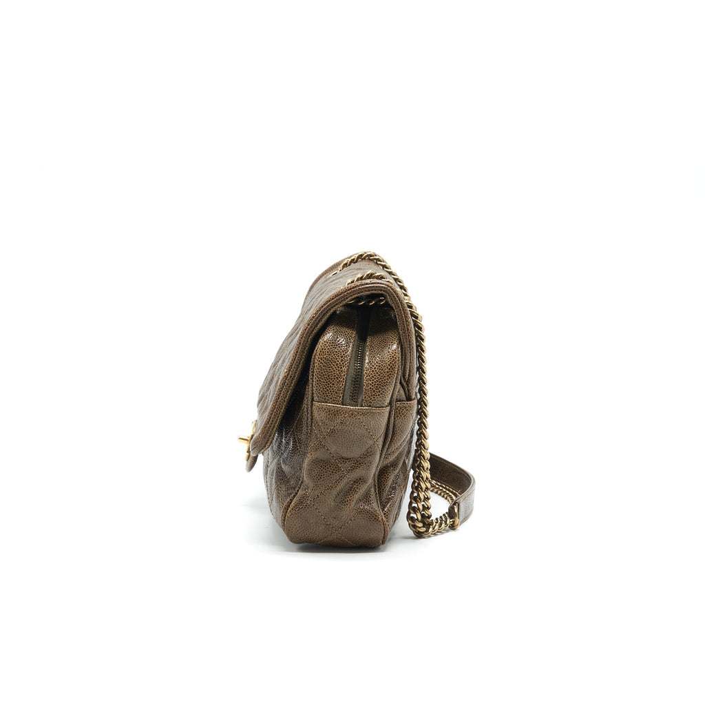 chanel-seasonal-caviar-jumbo-flap-bag-with-ghw
