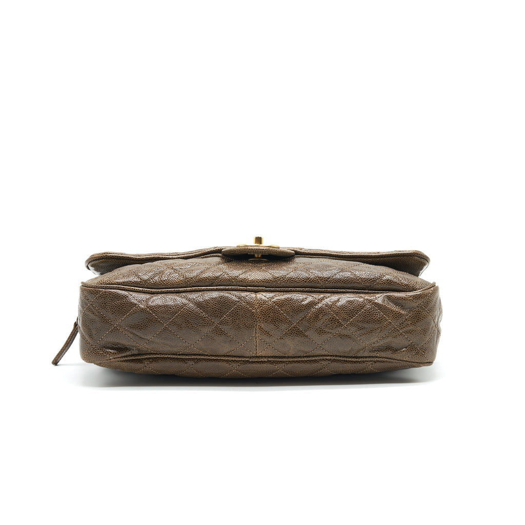 chanel-seasonal-caviar-jumbo-flap-bag-with-ghw