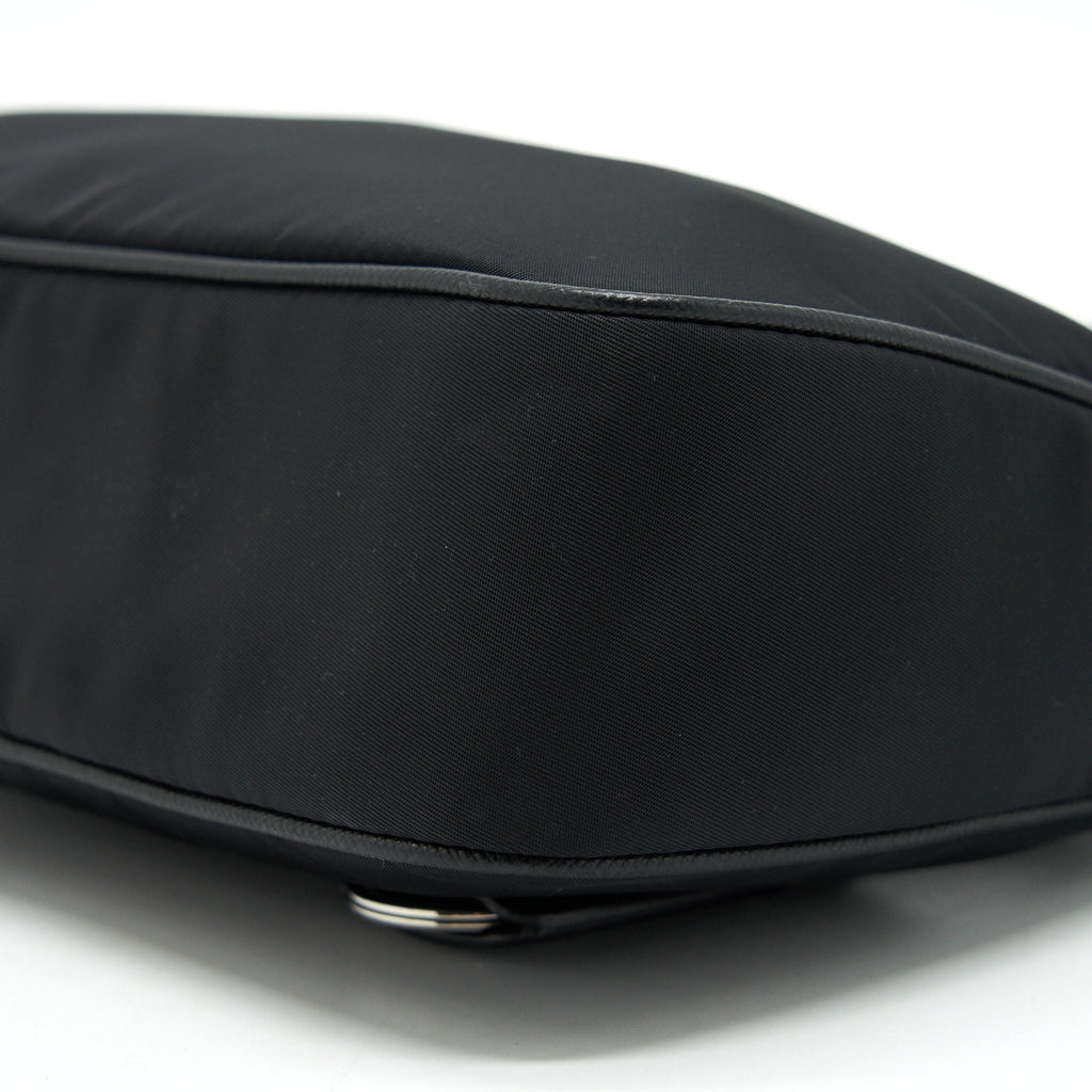 prada-re-edition-2005-shoulder-bag-canvas