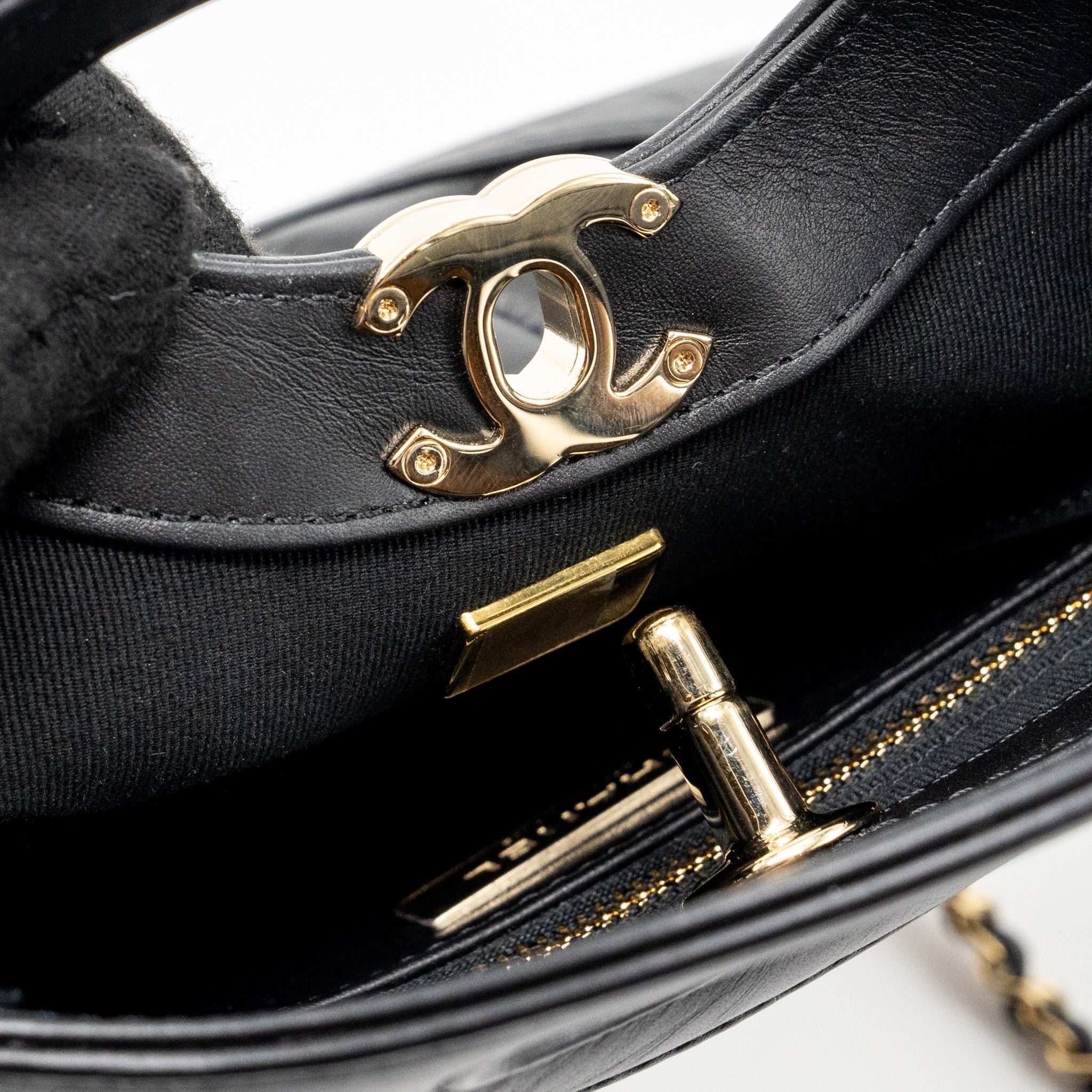 chanel-23a-mini-31-bag-calfskin-black-lghw-microchip-1