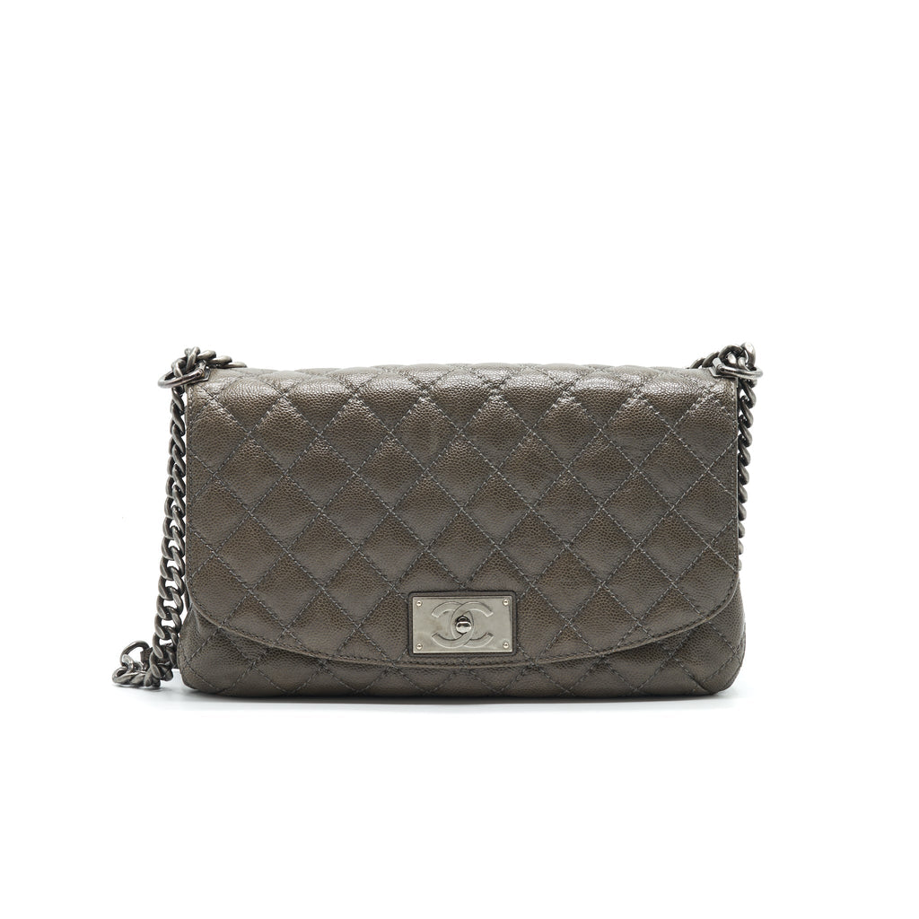 chanel-seasonal-jumbo-caviar-flap-bag-grey-with-ruthenium-hardware