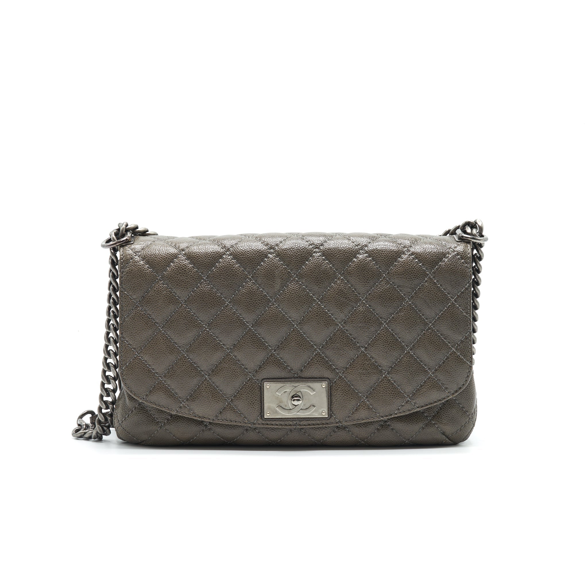 chanel-seasonal-jumbo-caviar-flap-bag-grey-with-ruthenium-hardware