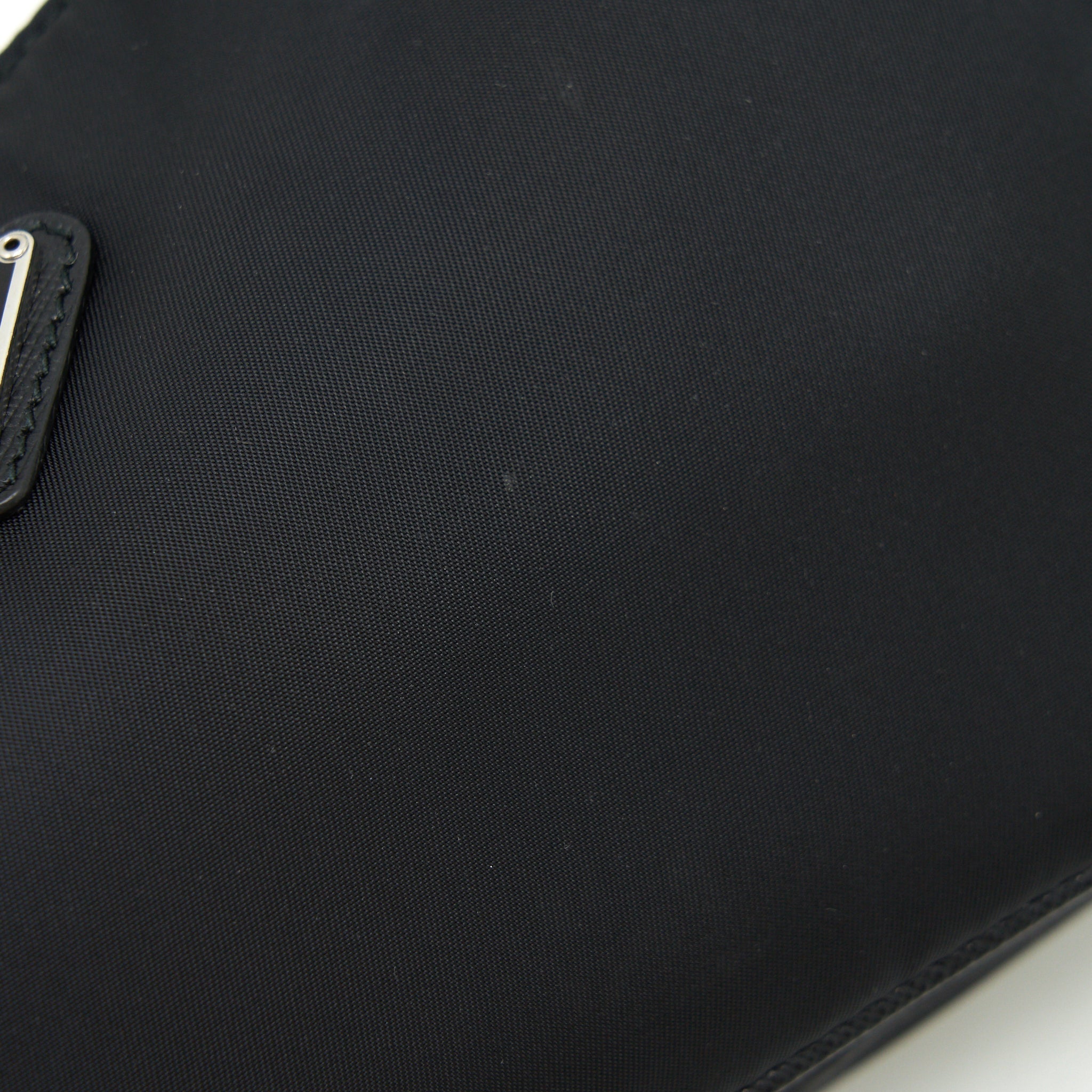 prada-re-edition-2005-shoulder-bag-canvas