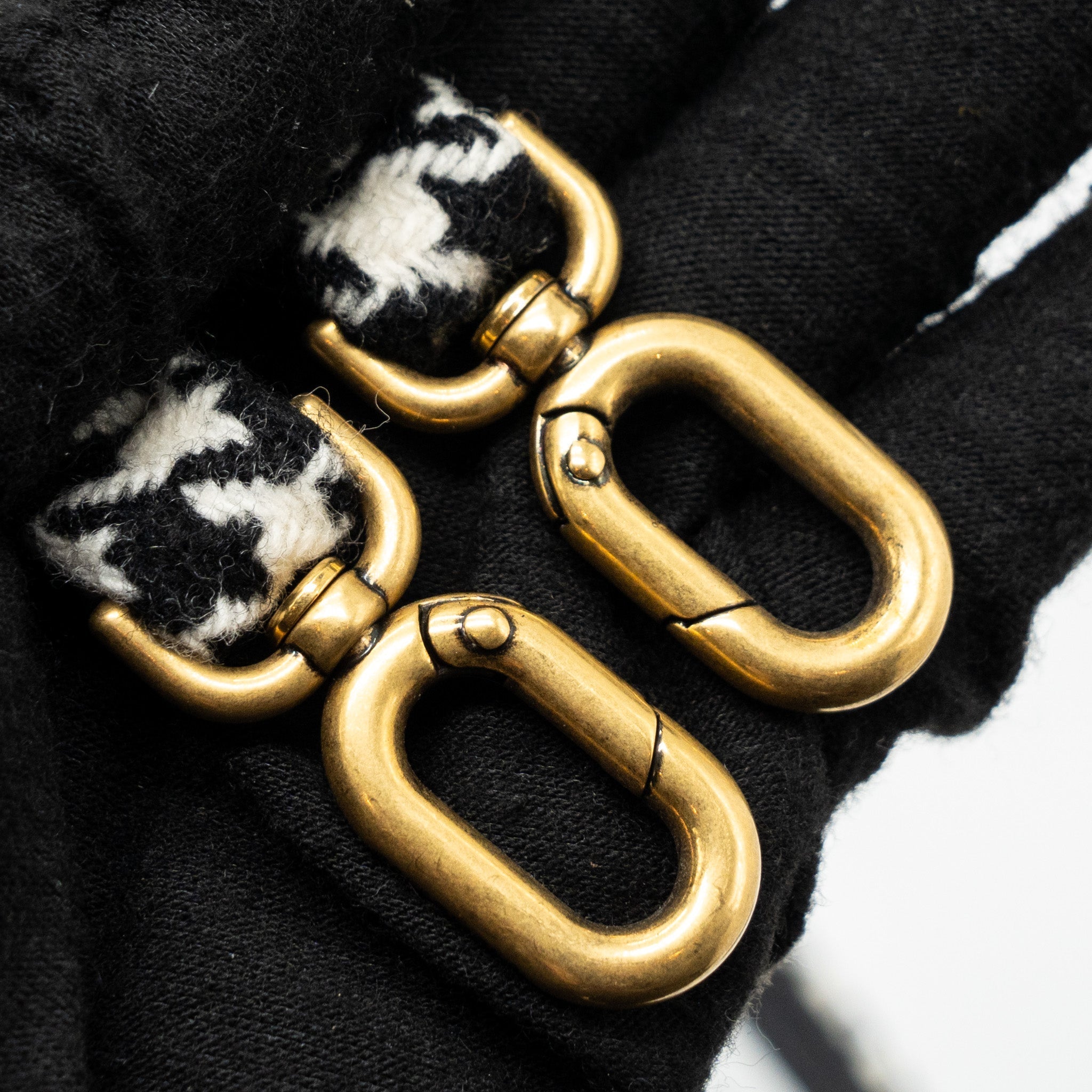 balenciaga-hourglass-s-wool-houndstooth-black-white-ghw