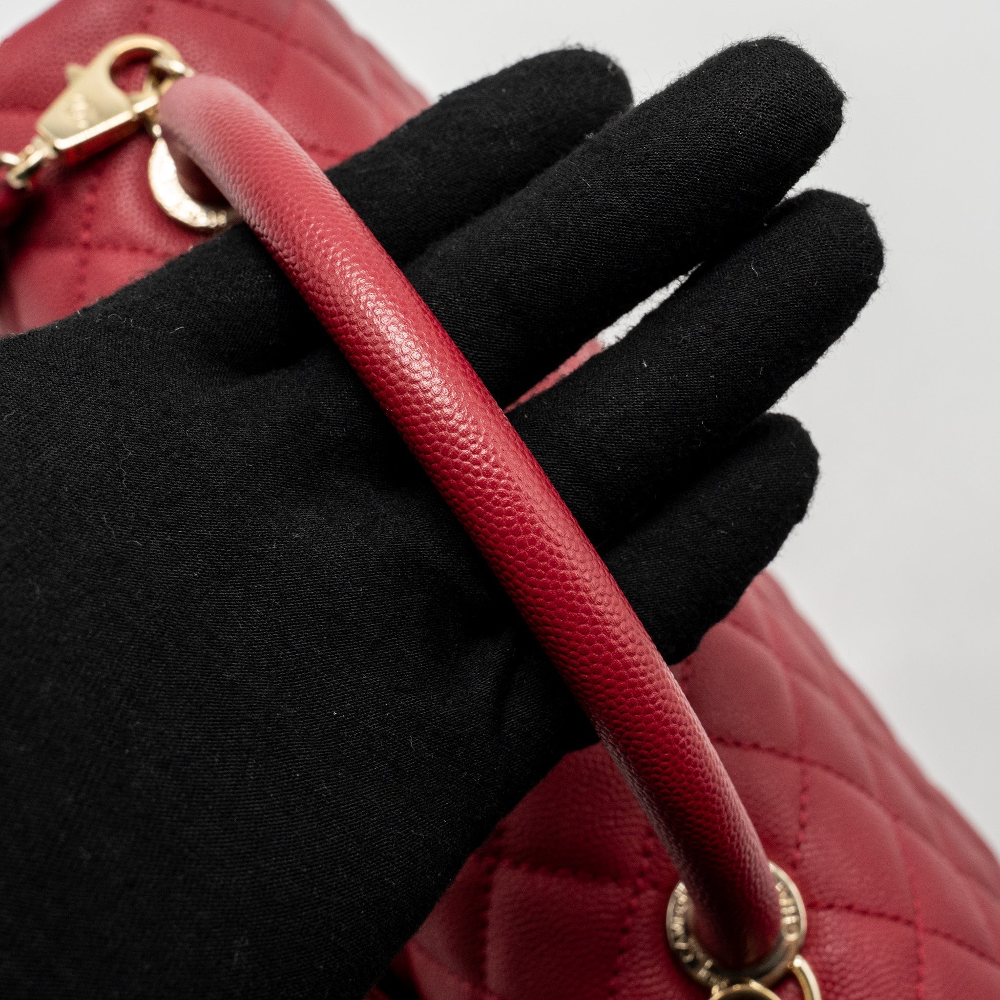 chanel-medium-coco-handle-caviar-red-ghw