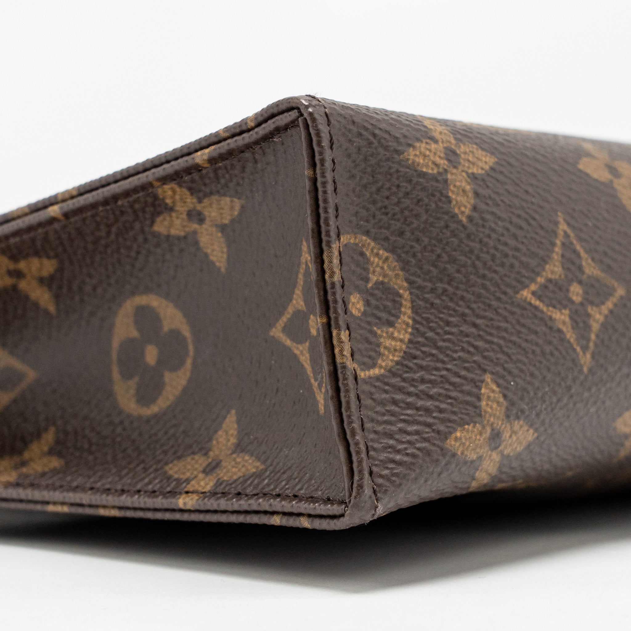 louis-vuitton-toiletry-pochette-26-monogram-canvas-ghw-15