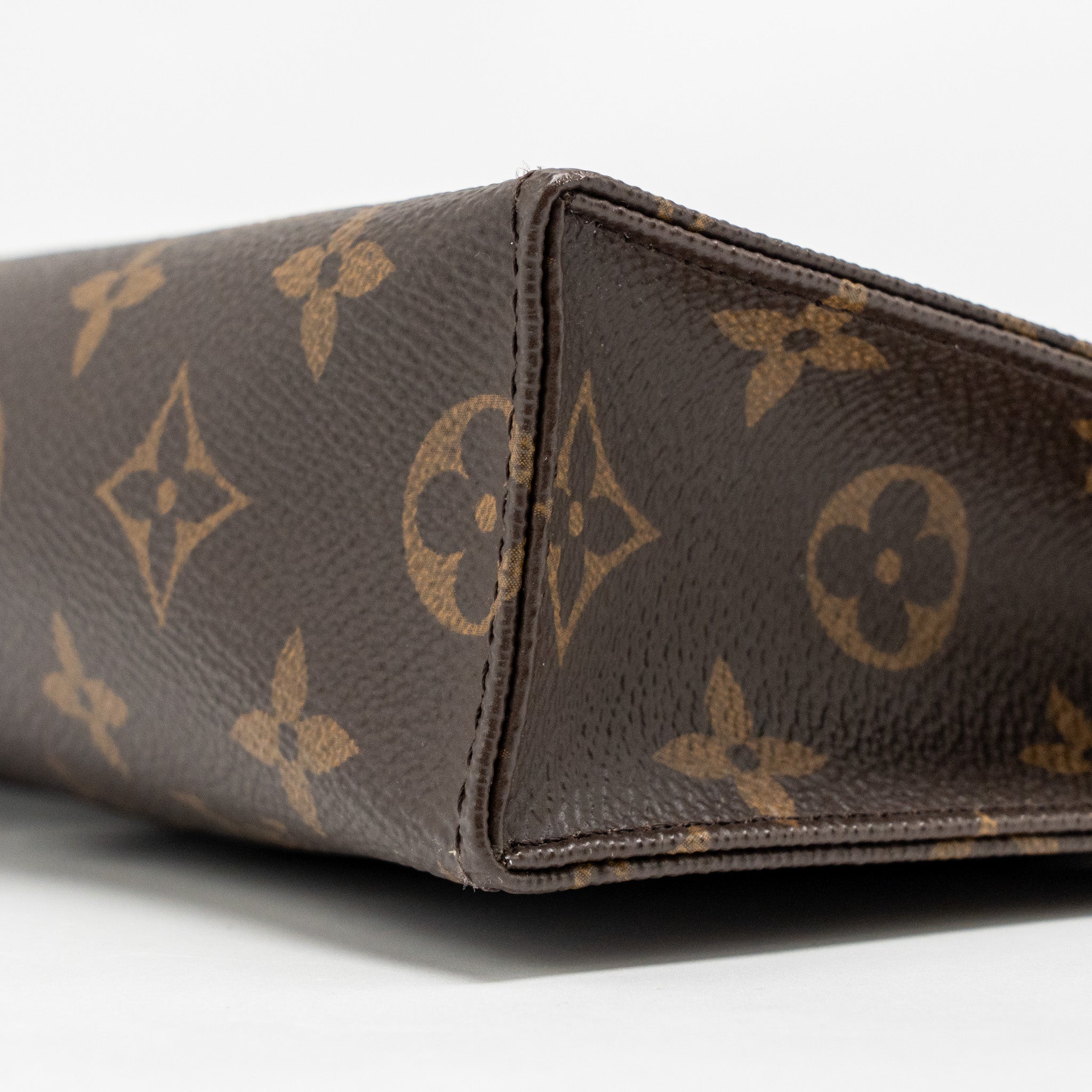 louis-vuitton-toiletry-pochette-26-monogram-canvas-ghw-15