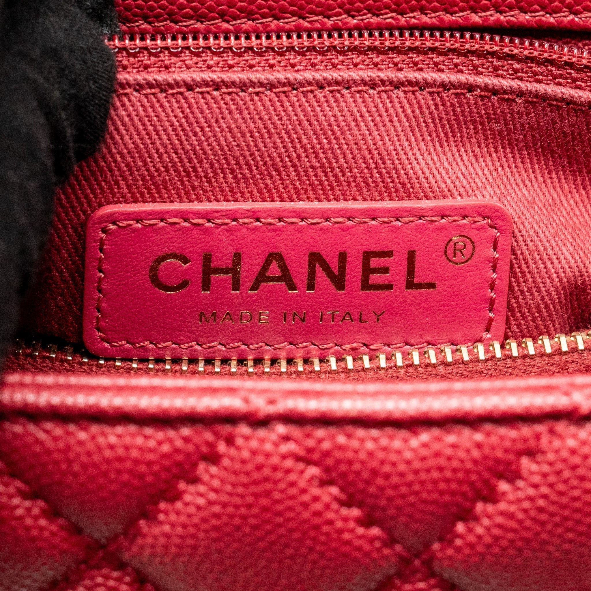 chanel-medium-coco-handle-caviar-red-ghw