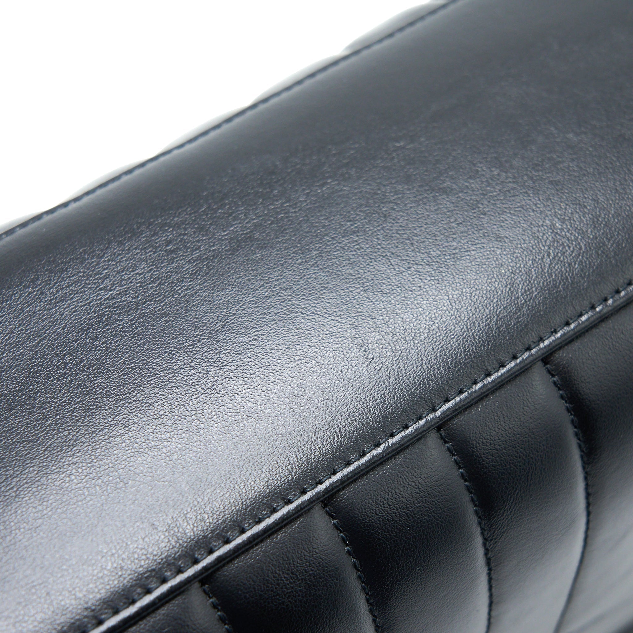 saint-laurent-ysl-medium-loulou-shoulder-bag-calfskin-black-with-black-hardware