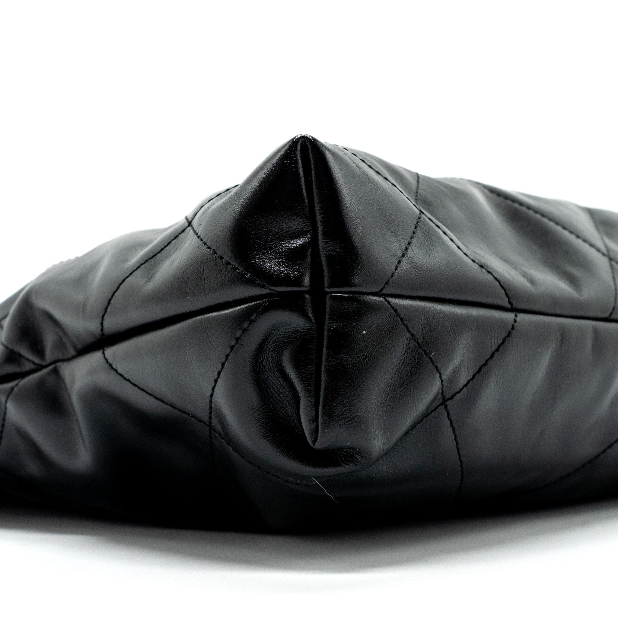 chanel-small-22-bag-lambskin-black-ghw