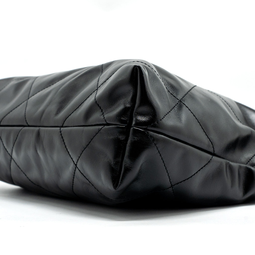 chanel-small-22-bag-lambskin-black-ghw