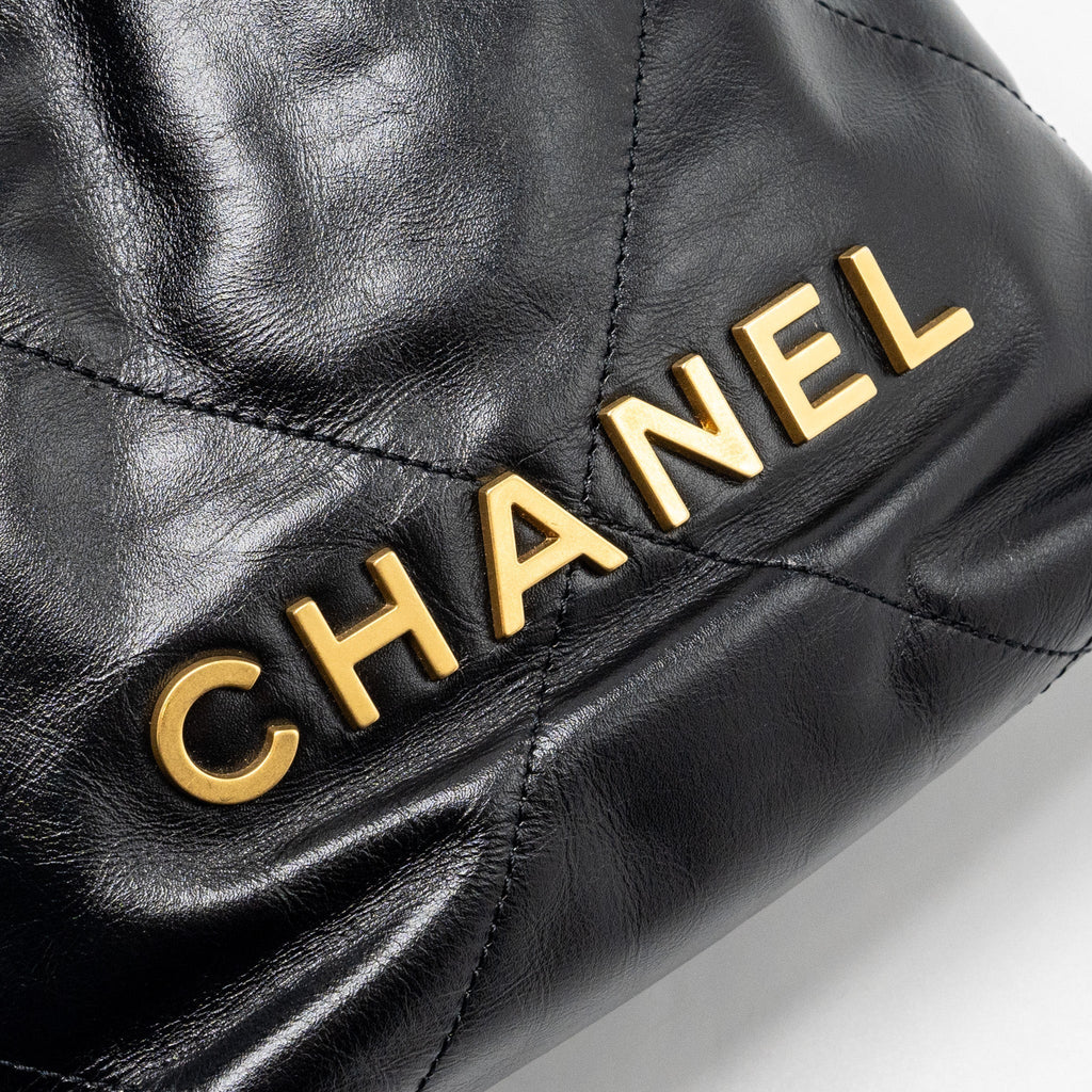 chanel-mini-22-bag-shiny-calfskin-black-ghwmicrochip-1