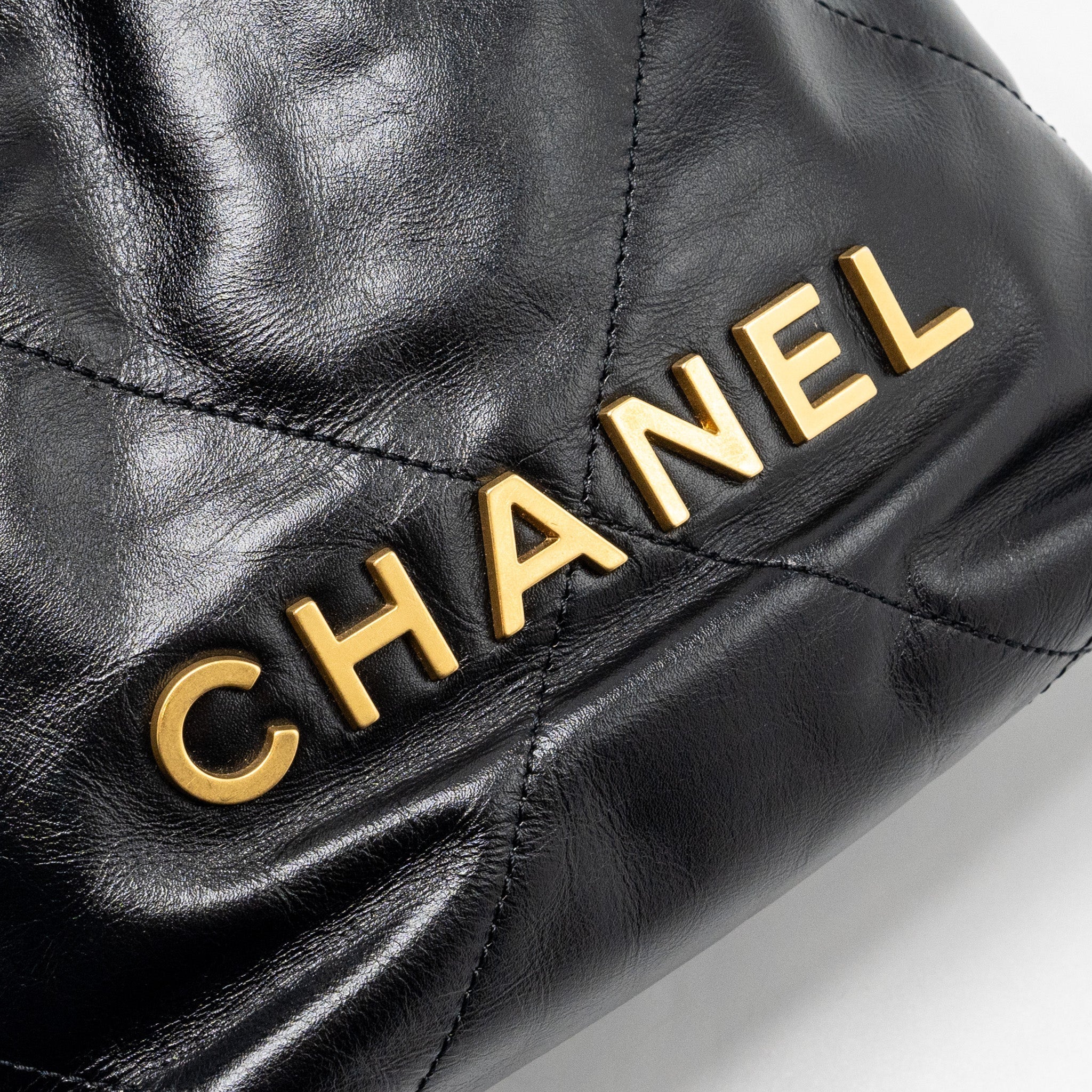 chanel-mini-22-bag-shiny-calfskin-black-ghwmicrochip-1