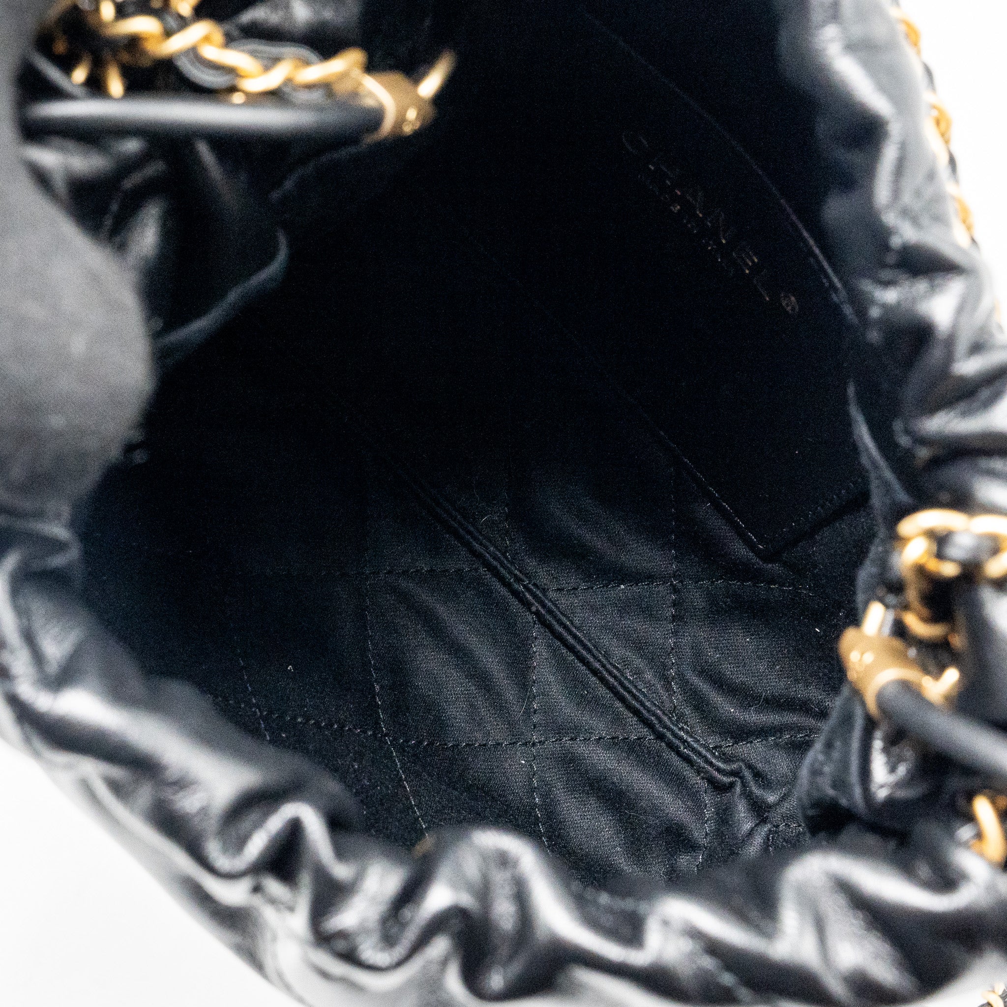 chanel-mini-22-bag-shiny-calfskin-black-ghwmicrochip-1