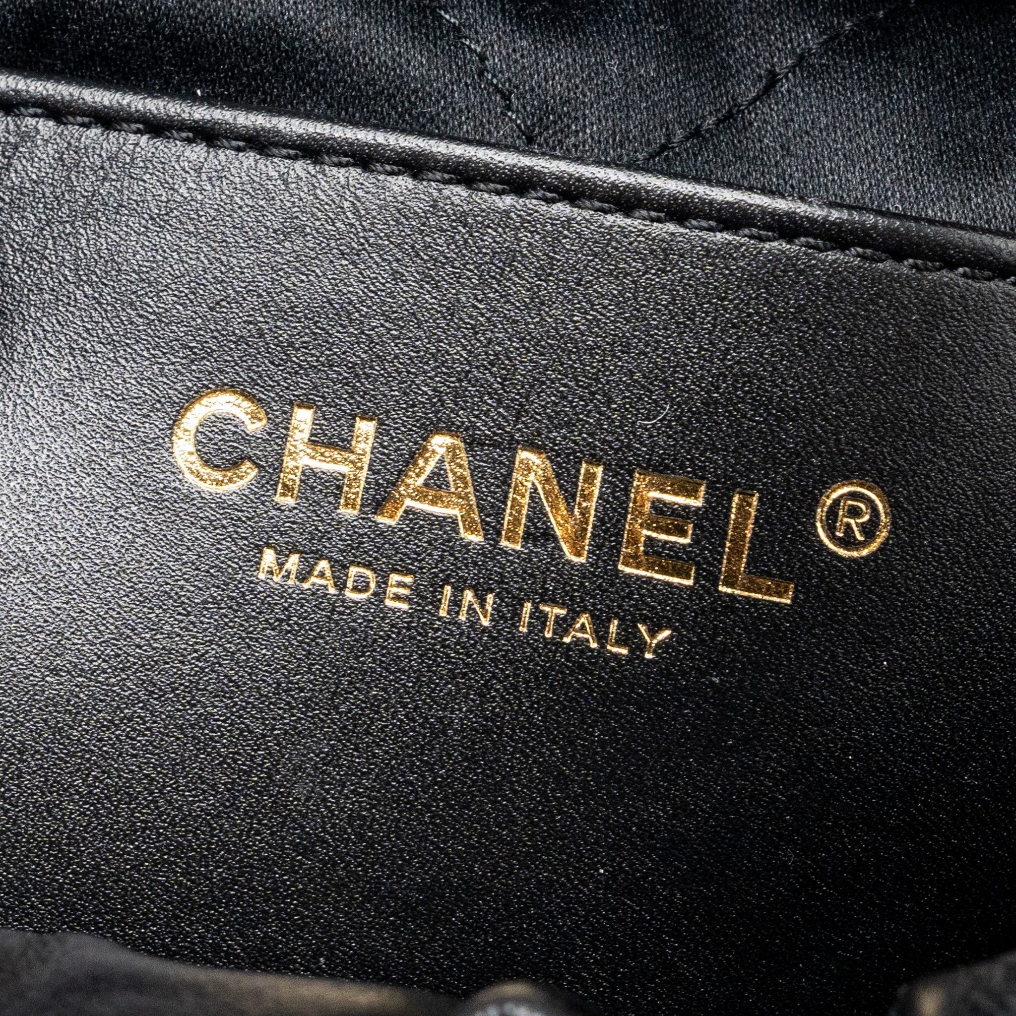 chanel-mini-22-bag-shiny-calfskin-black-ghwmicrochip-1