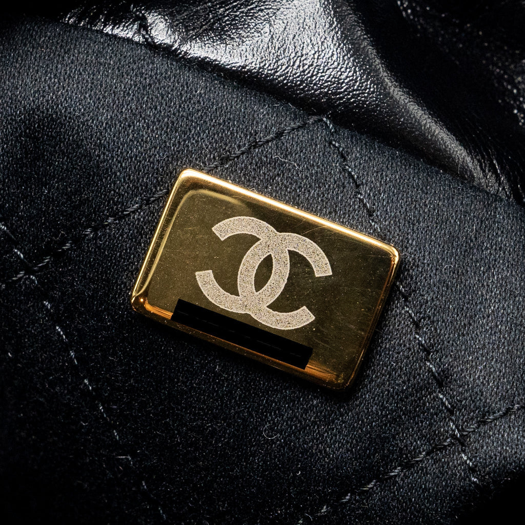 chanel-mini-22-bag-shiny-calfskin-black-ghwmicrochip-1