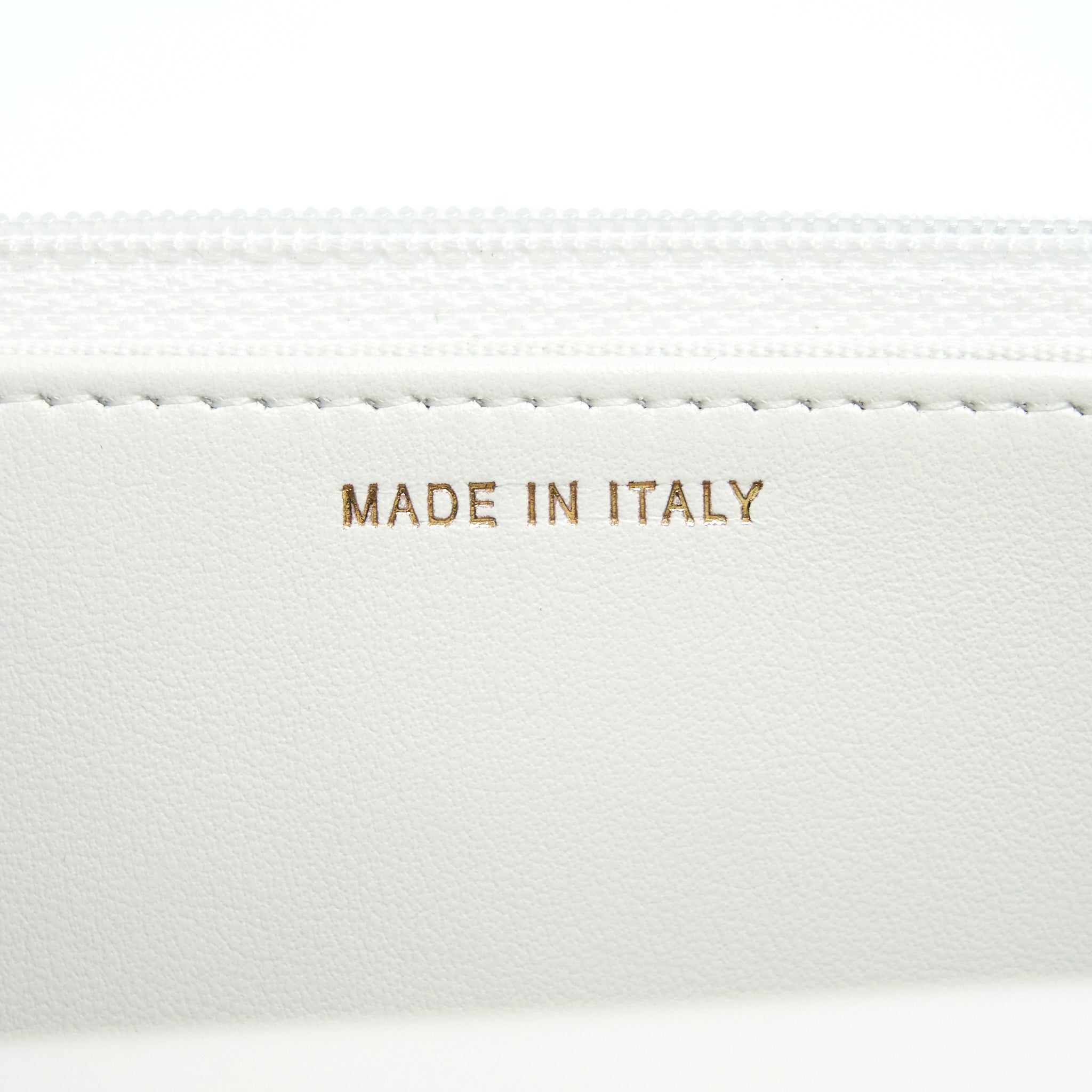 chanel-22s-logo-top-handle-wallet-on-chain-caviar-white-ghw