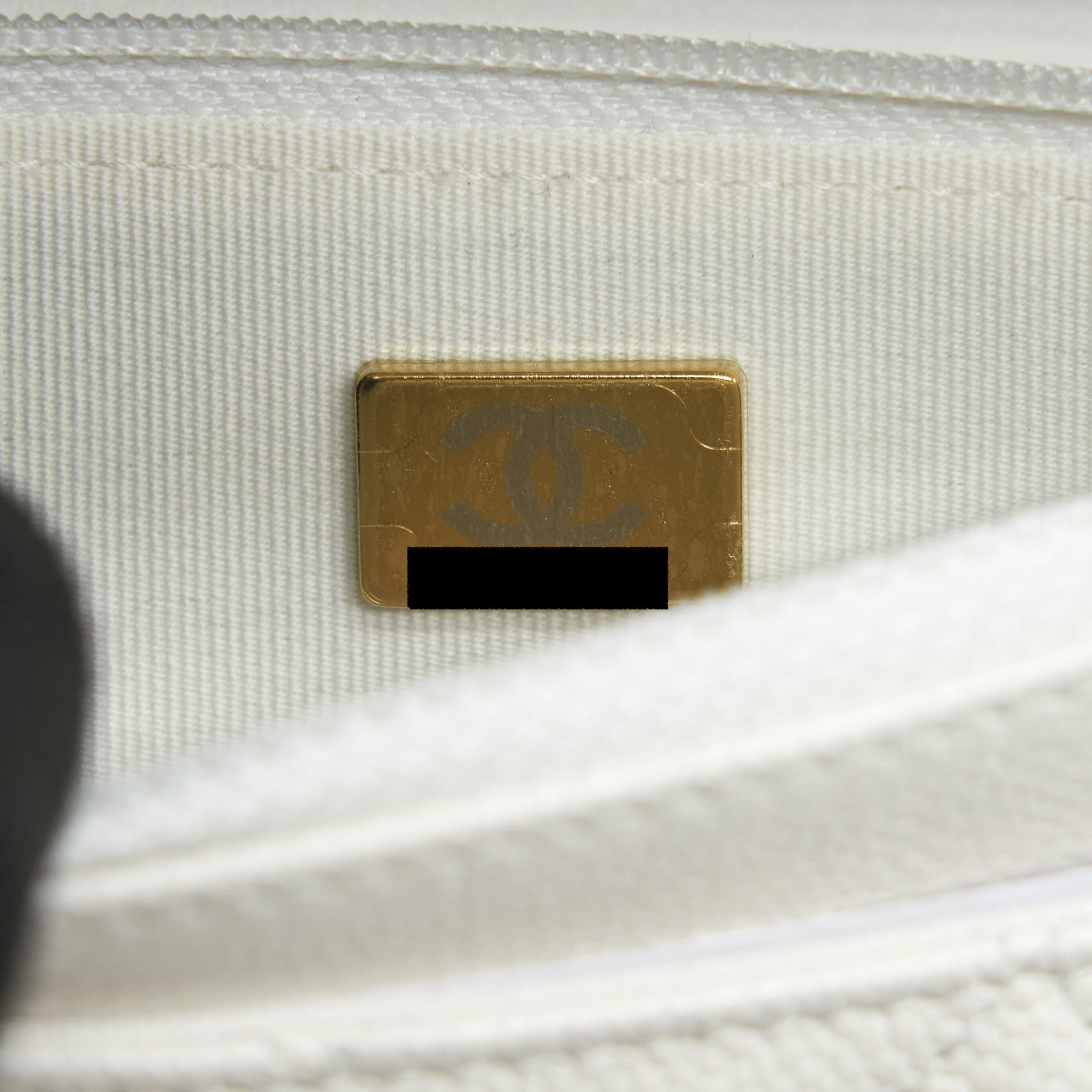 chanel-22s-logo-top-handle-wallet-on-chain-caviar-white-ghw
